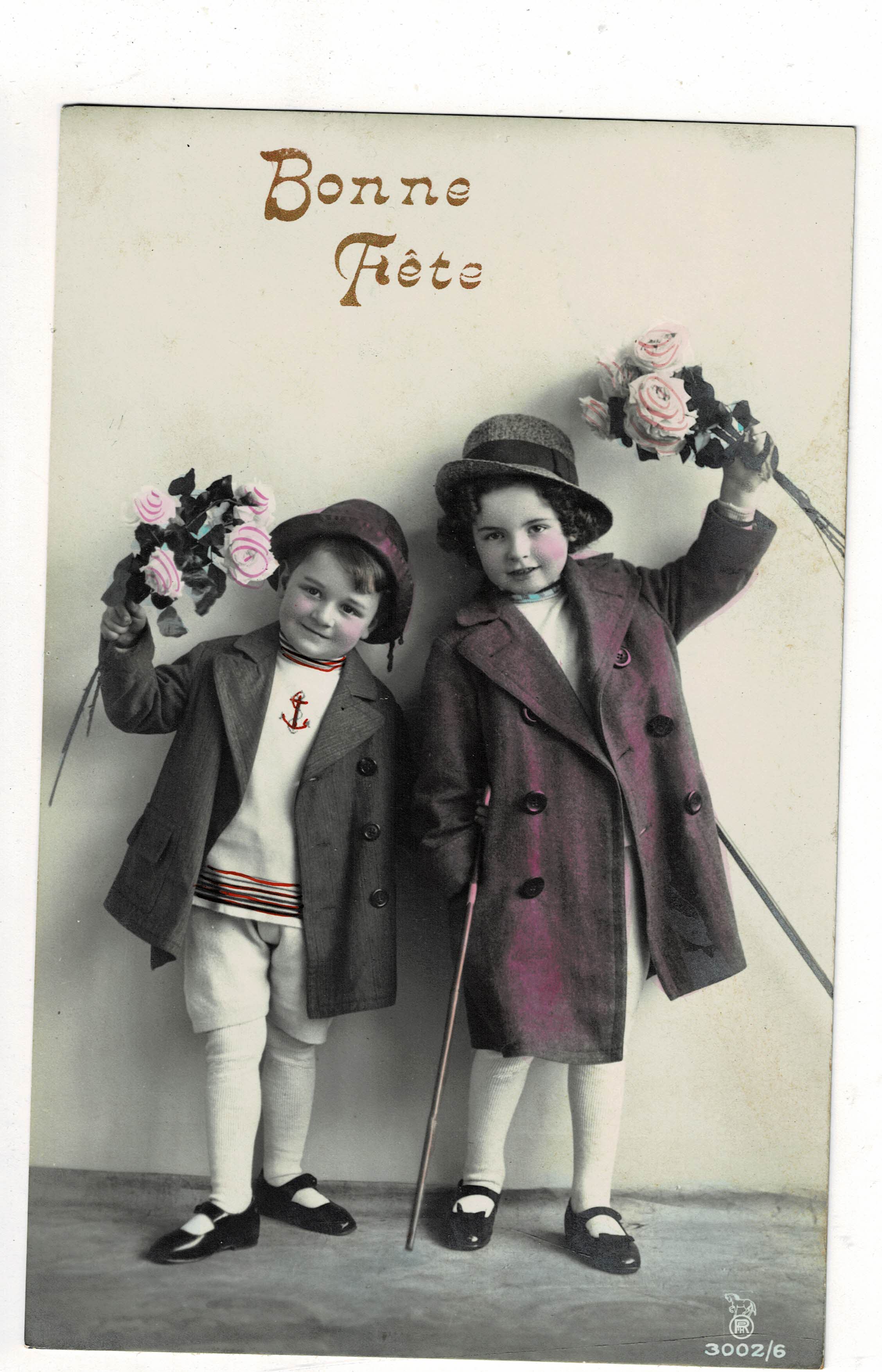 POSTAL DE NIÑOS. NIÑOS CON FLORES. BONNE FETE.
