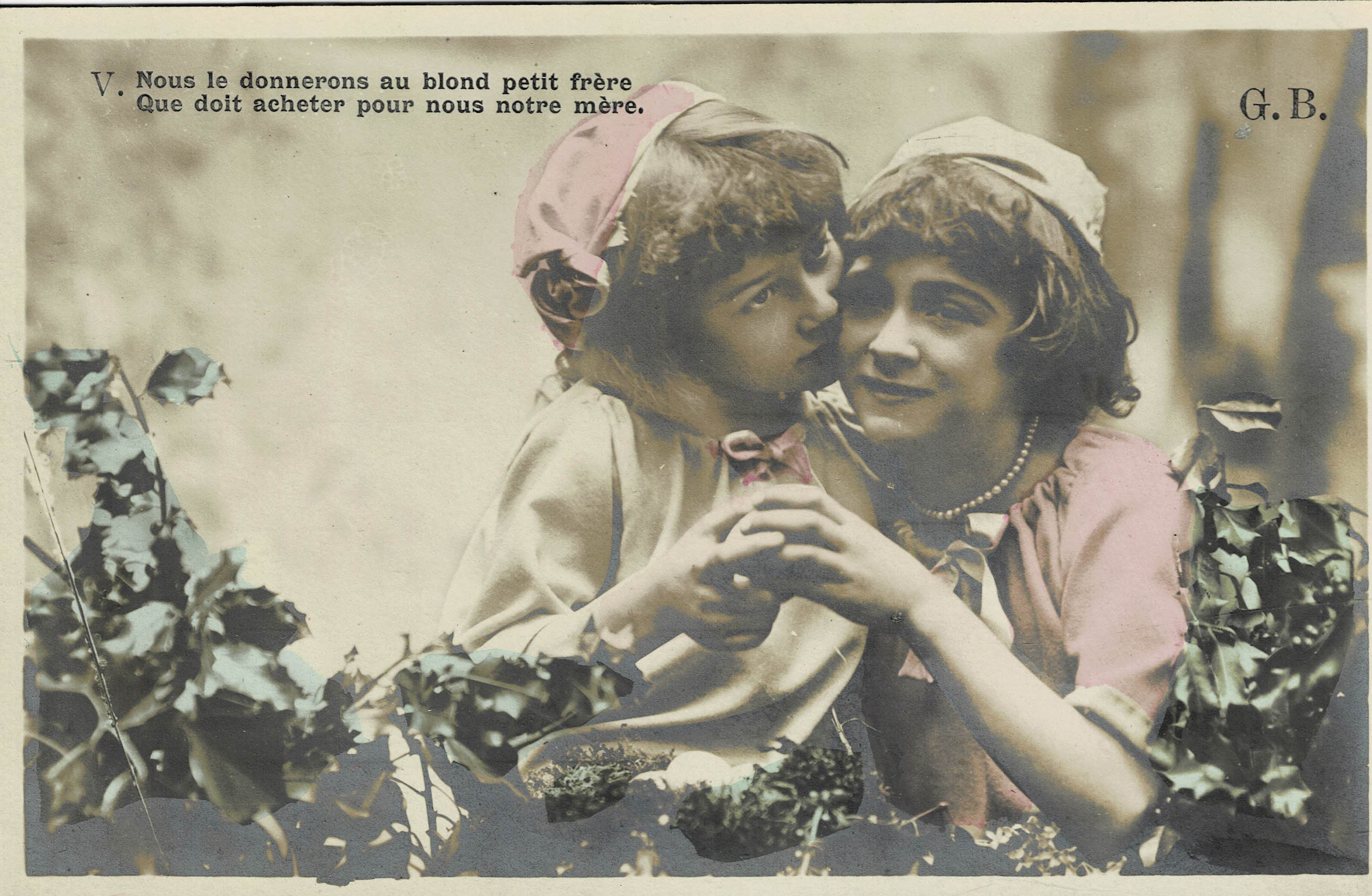 POSTAL NIÑAS EN JARDÍN.