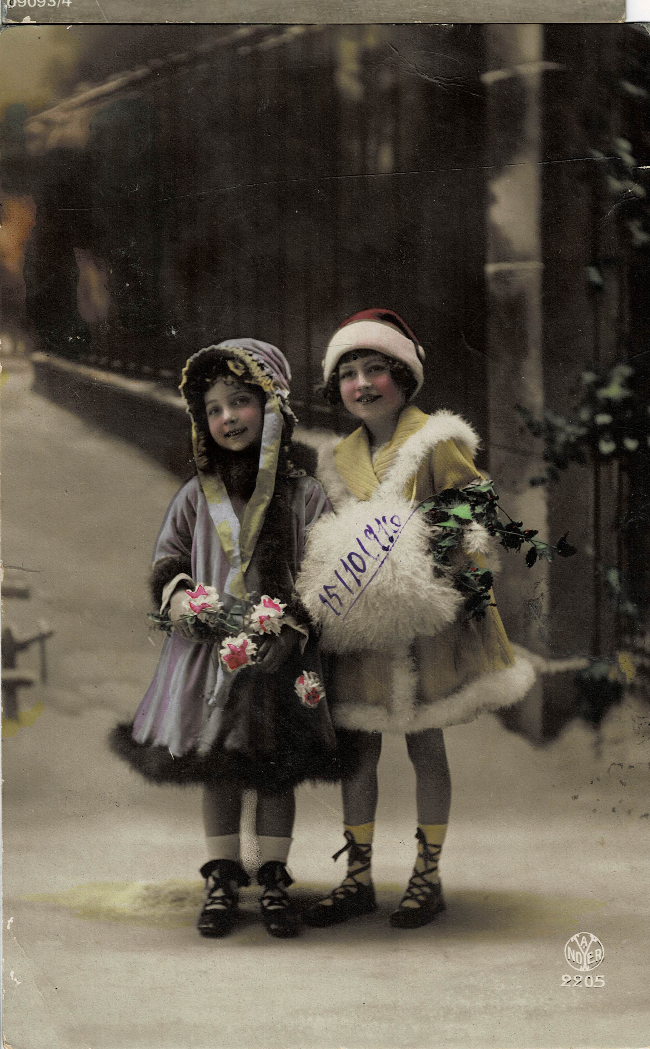POSTAL NIÑAS CON FLORES.