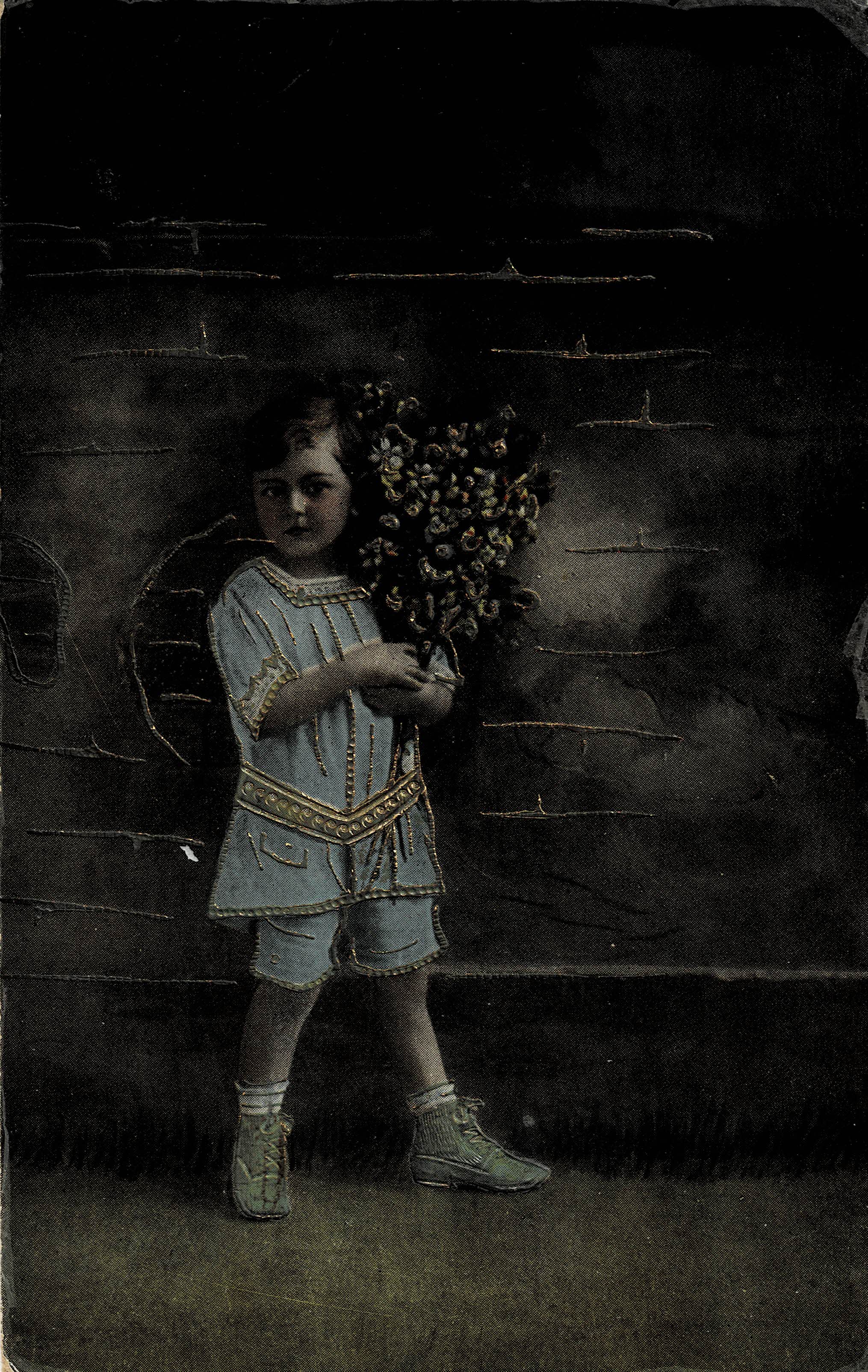 POSTAL NIÑO CON FLORES.