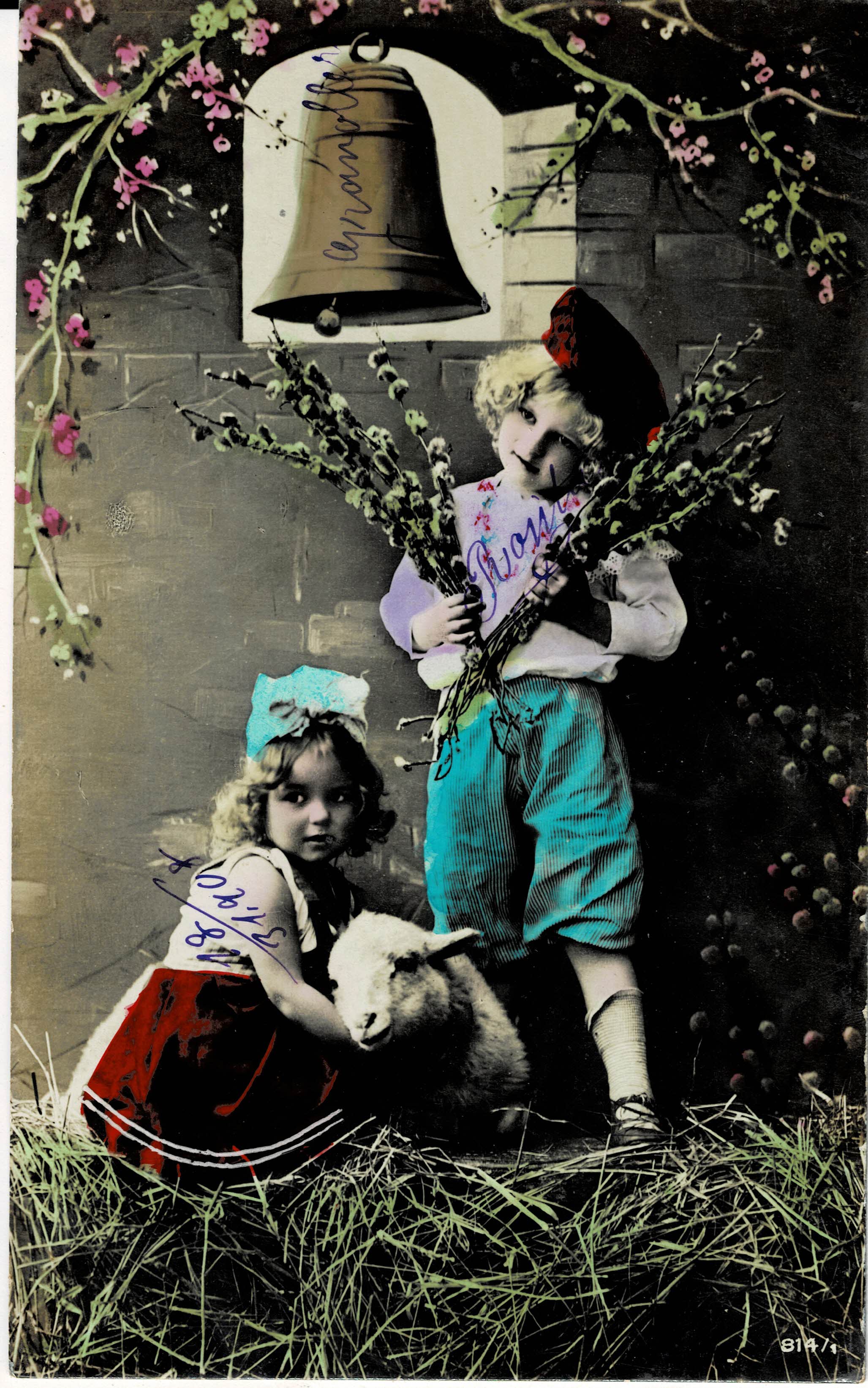 POSTAL NIÑOS CON CAMPANA Y OVEJA.