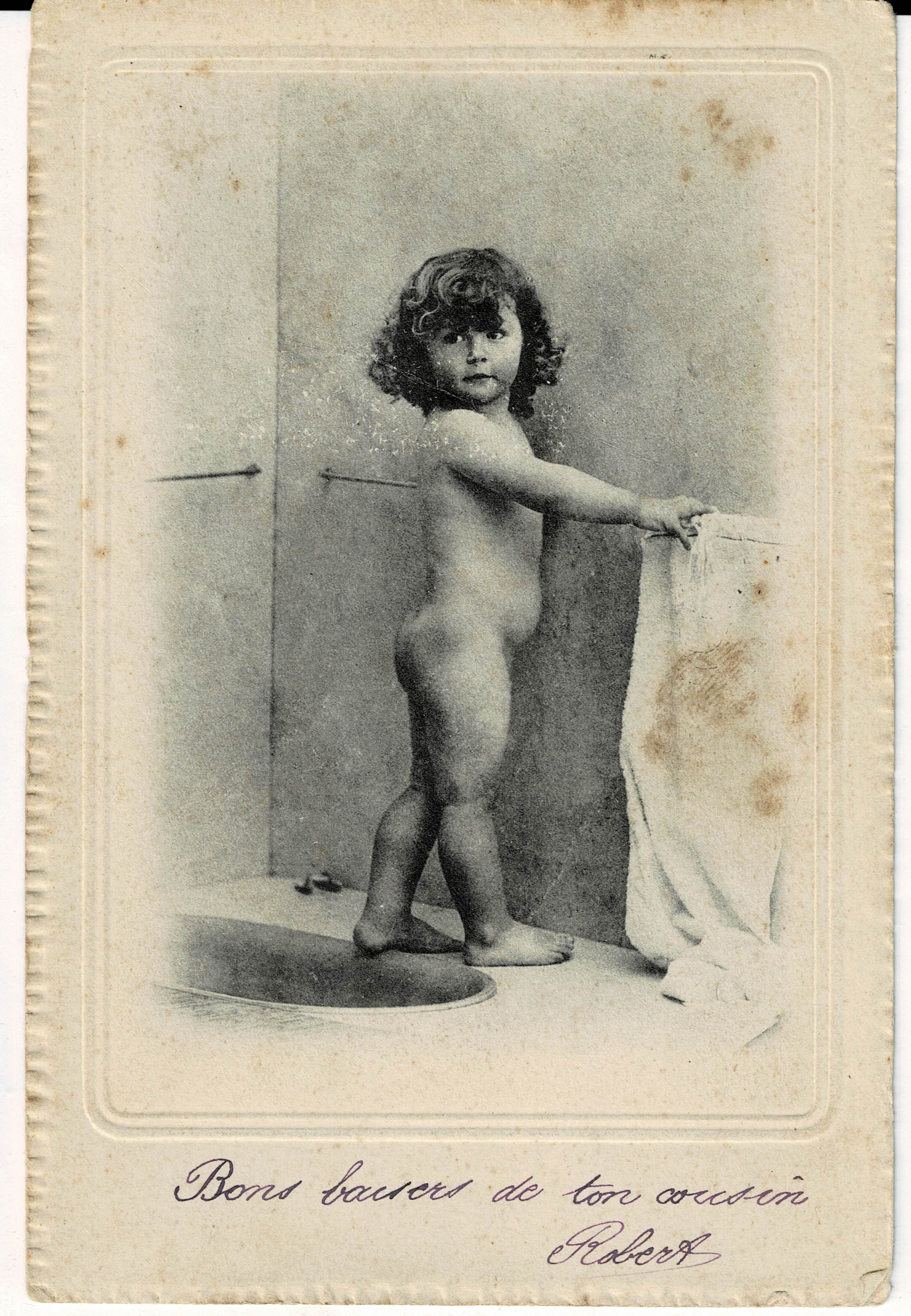 POSTAL NIÑA EN BAÑO.