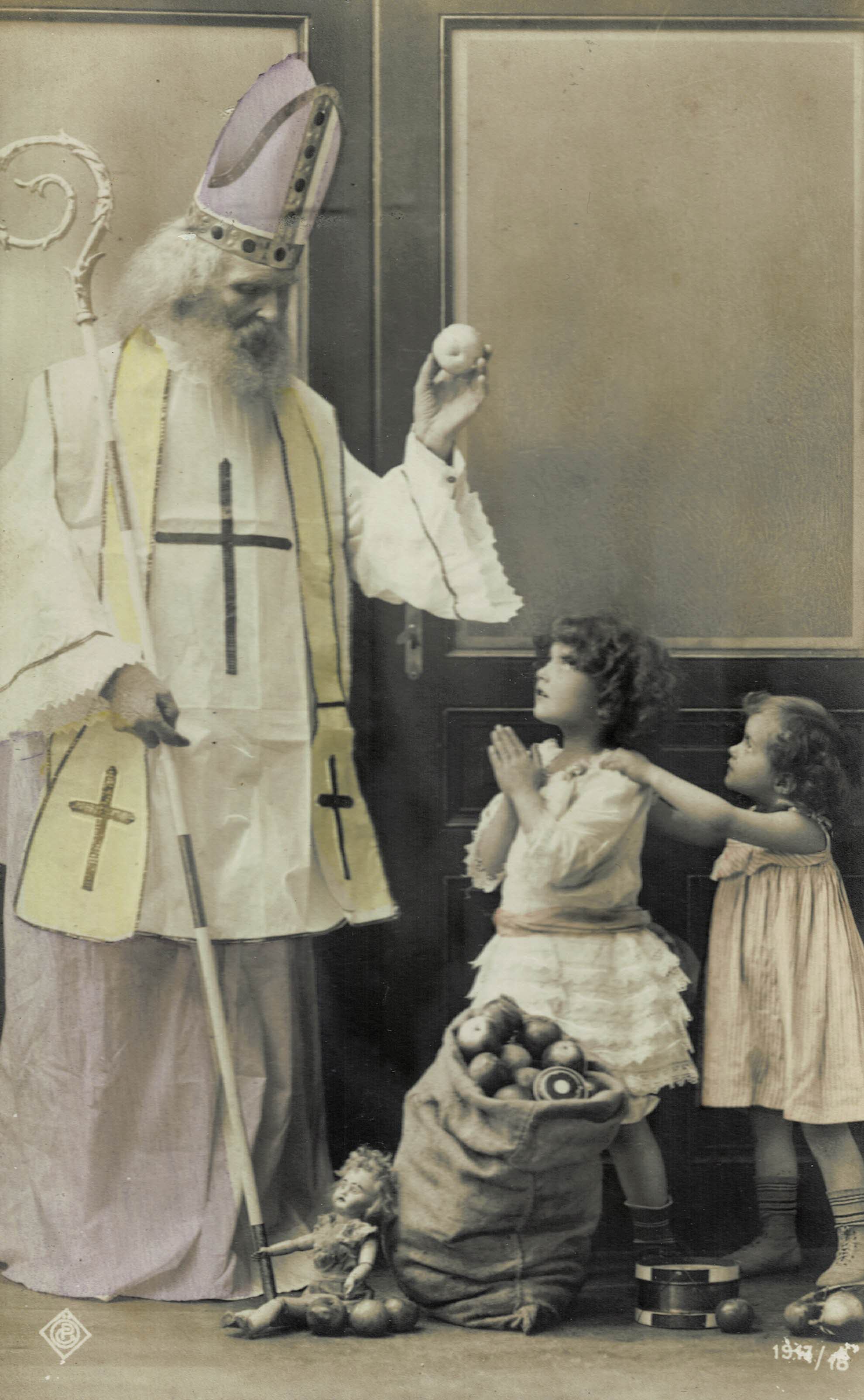POSTAL NIÑOS CON SAN NICOLAS.
