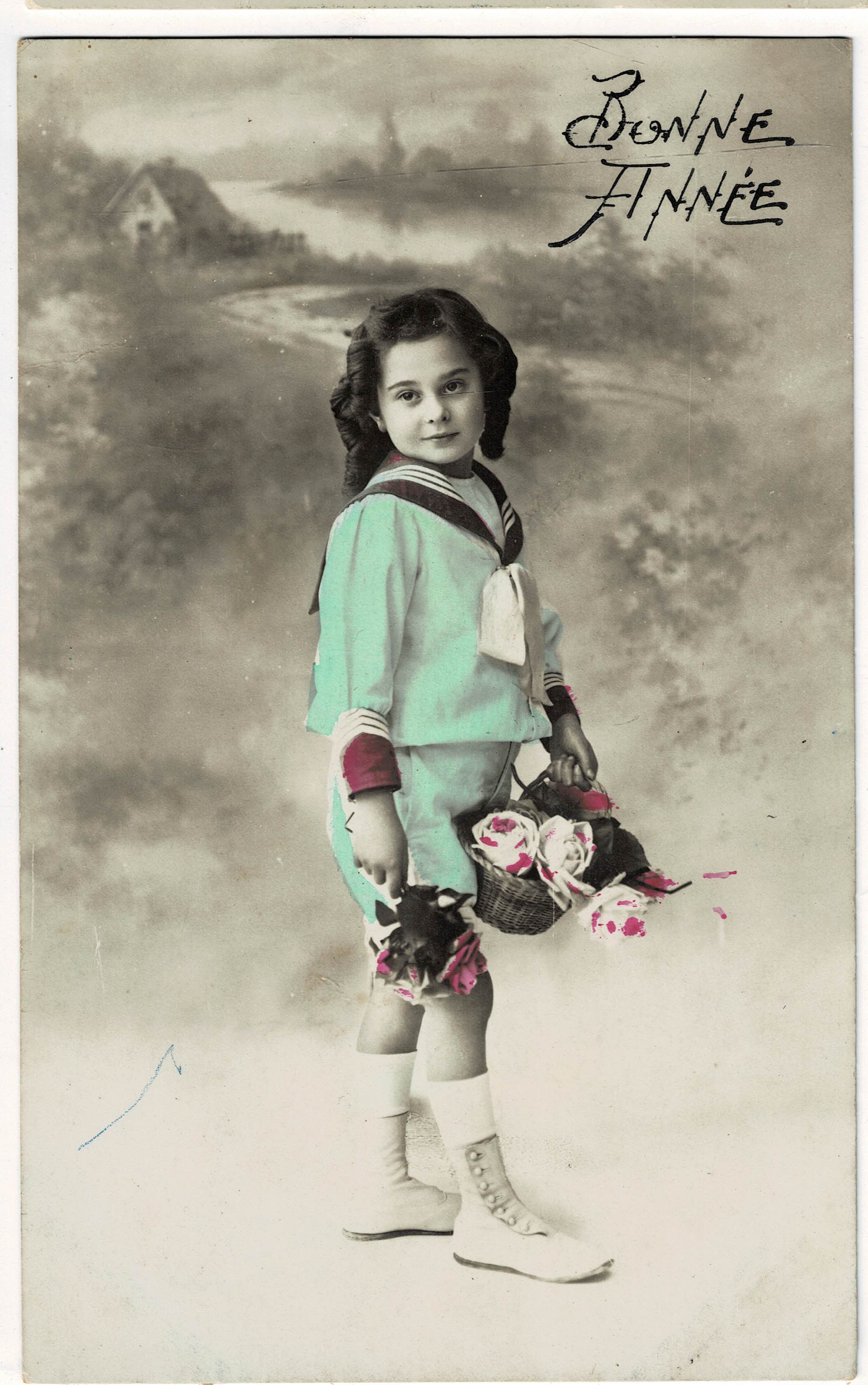 POSTAL NIÑO CON CESTA DE FLORES.