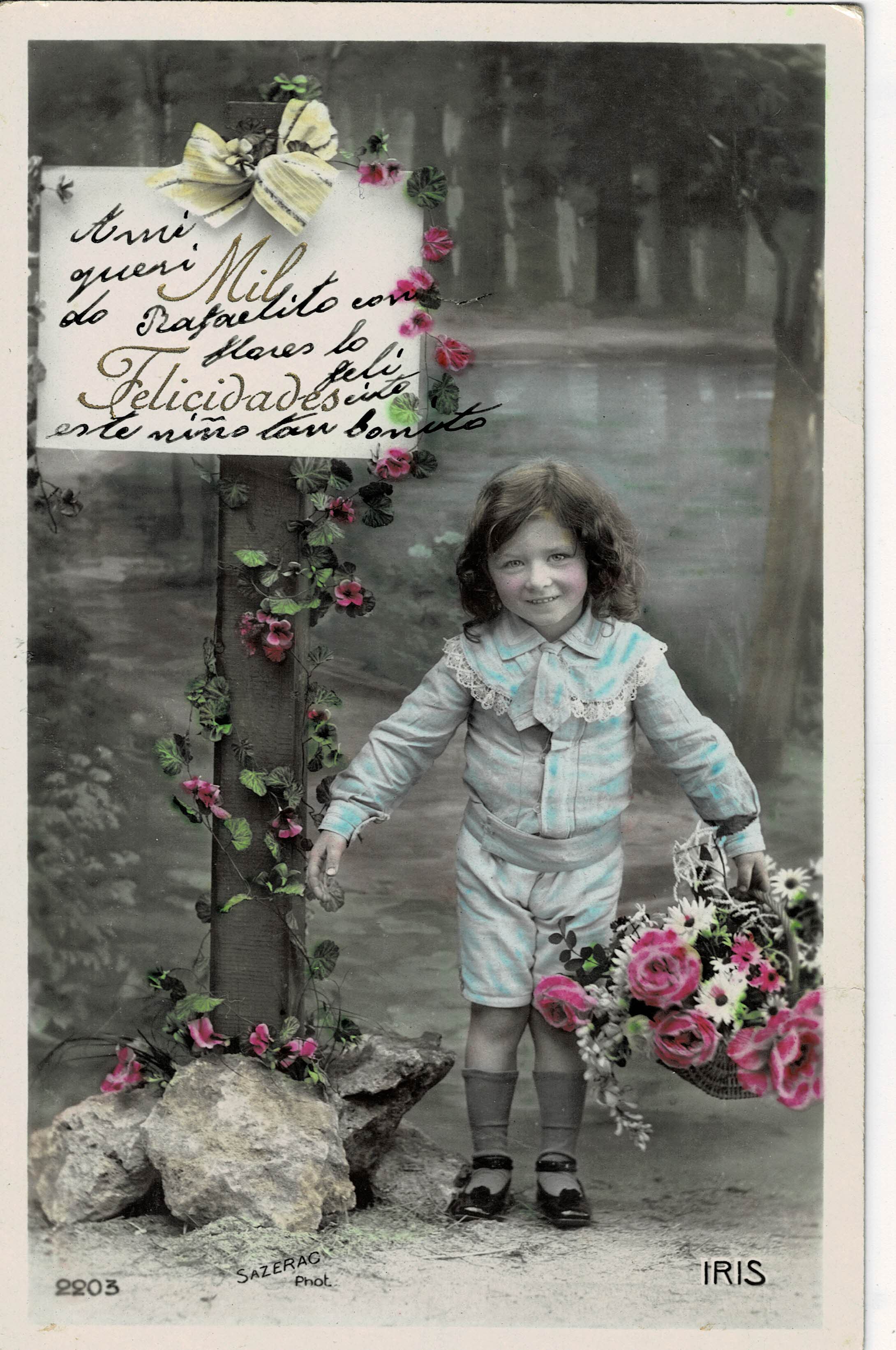 POSTAL FELICITACION NIÑO CON CESTO DE FLORES.