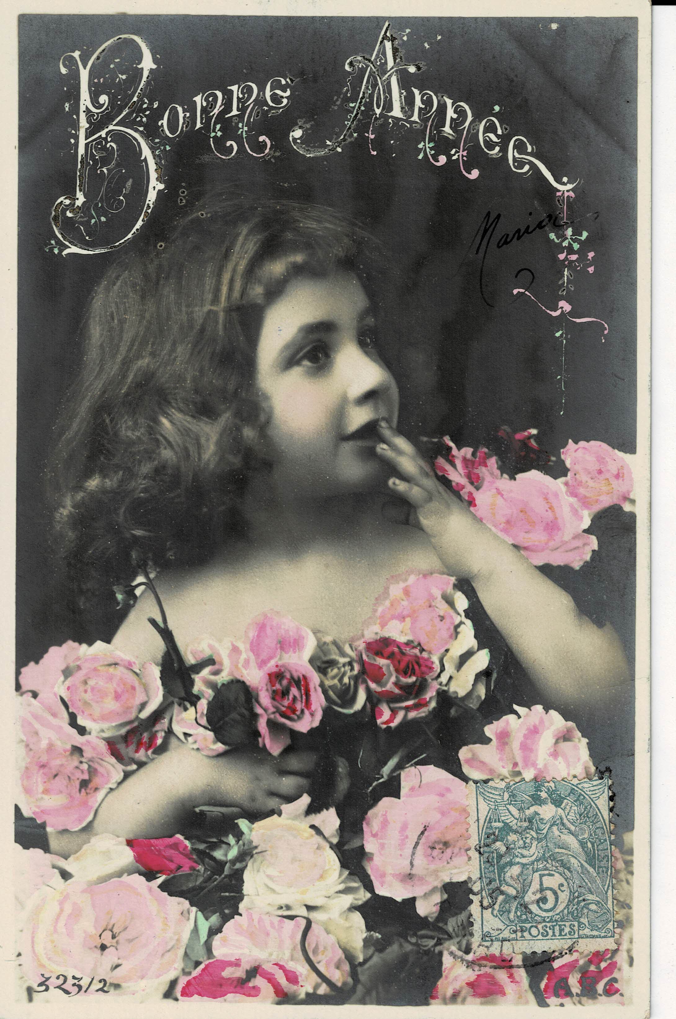 POSTAL FELICITACION NIÑA CON FLORES.