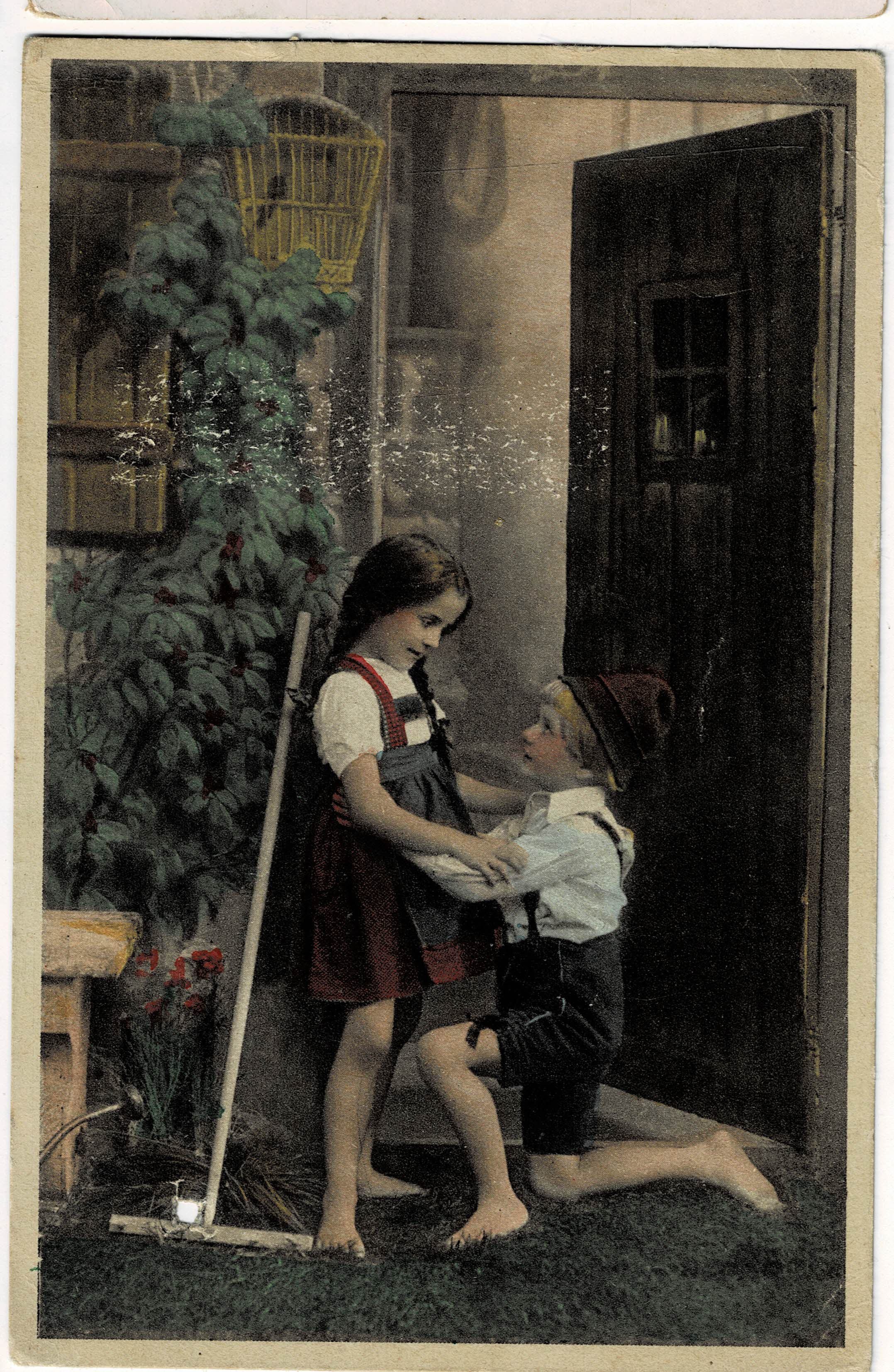 POSTAL NIÑOS EN JARDIN.