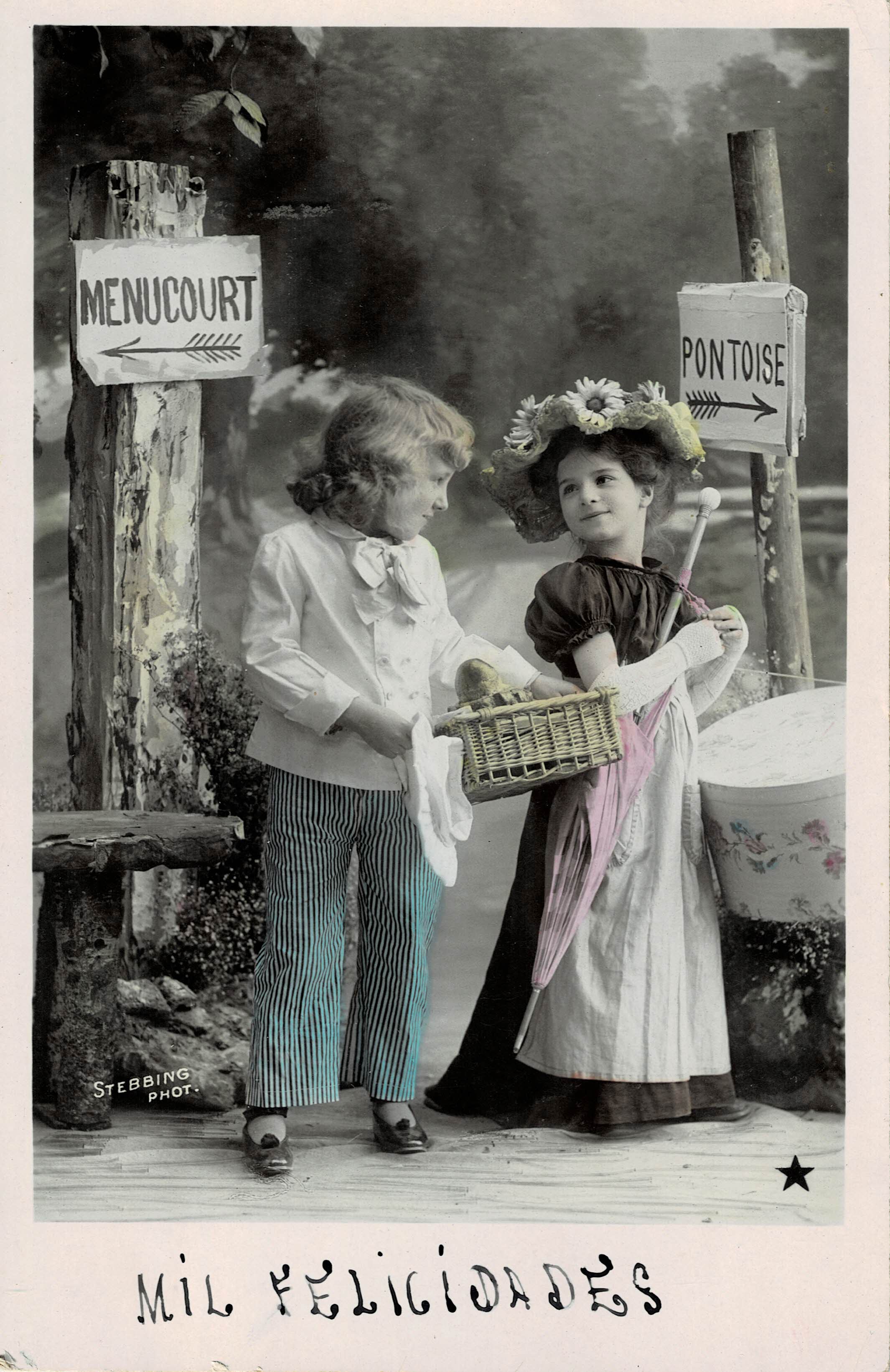 POSTAL FELICITAION DE NIÑOS CON CESTA Y PARAGÜAS.