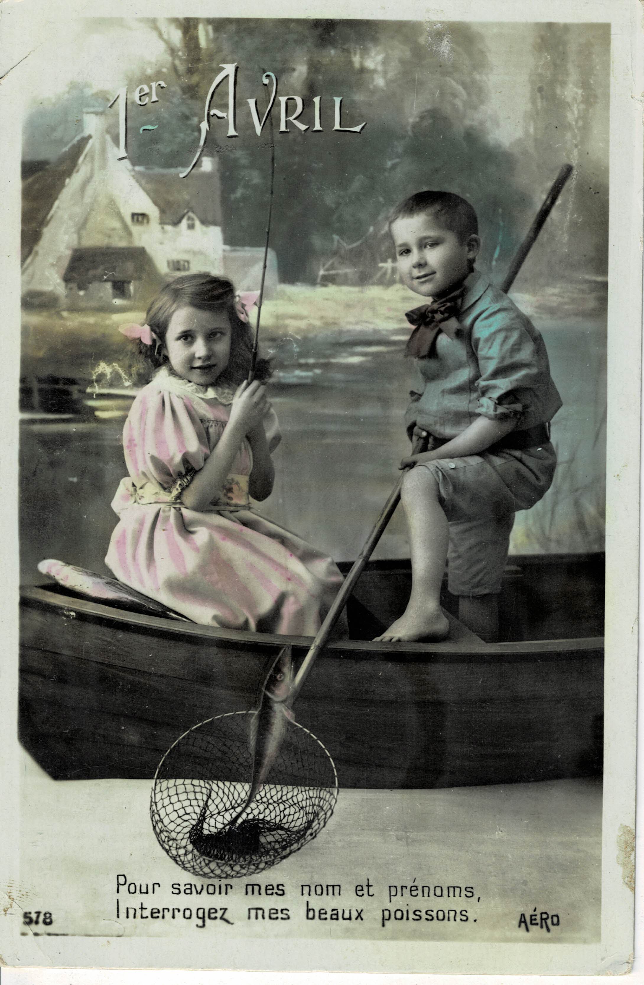 POSTAL 1er AVRIL NIÑOS EN BARCA PESCANDO.