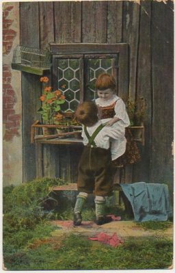 POSTAL DE NIÑOS. JUGANDO