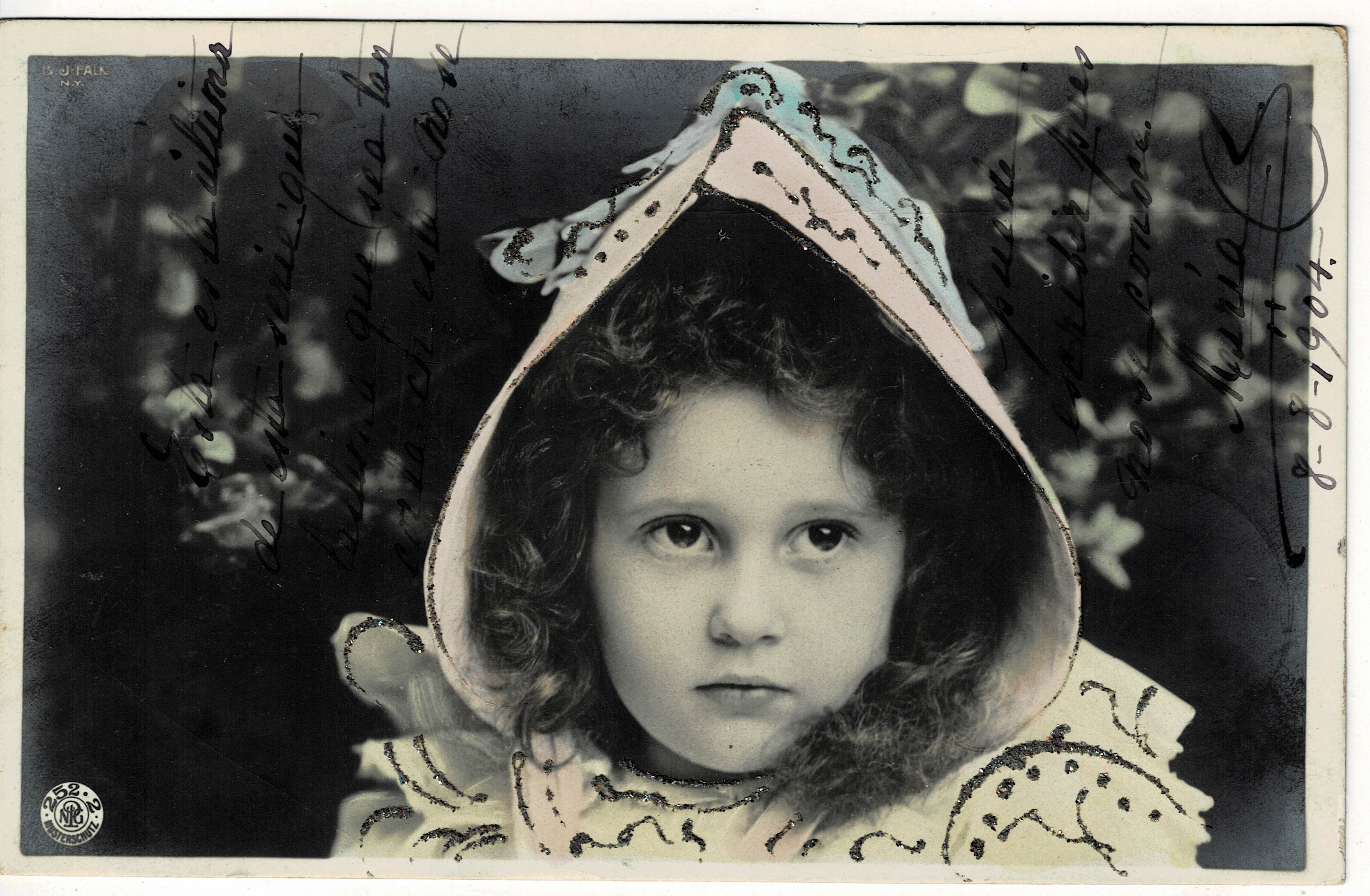 POSTAL DE NIÑO CON PURPURINA.