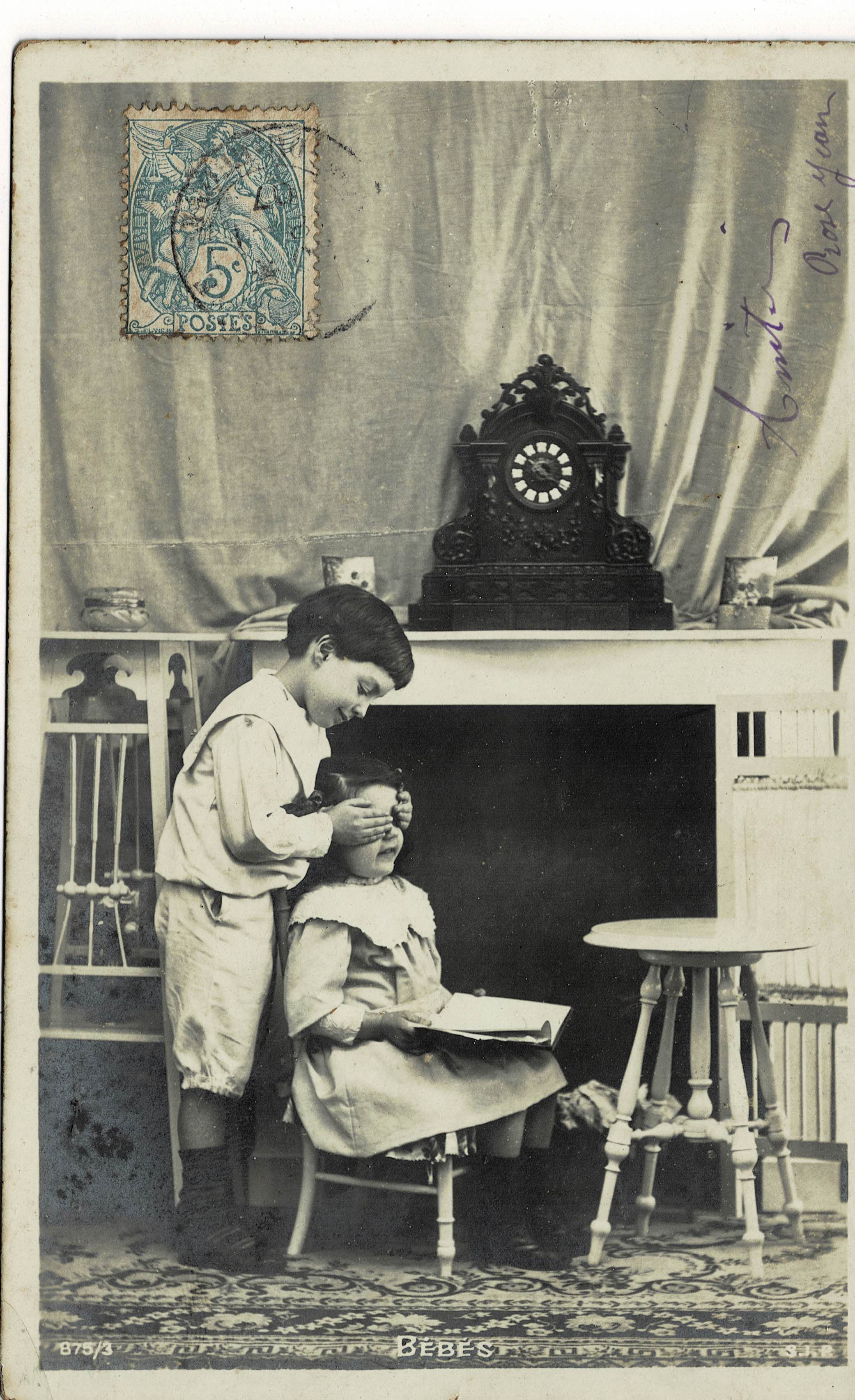 POSTAL DE NIÑOS JUGANDO.