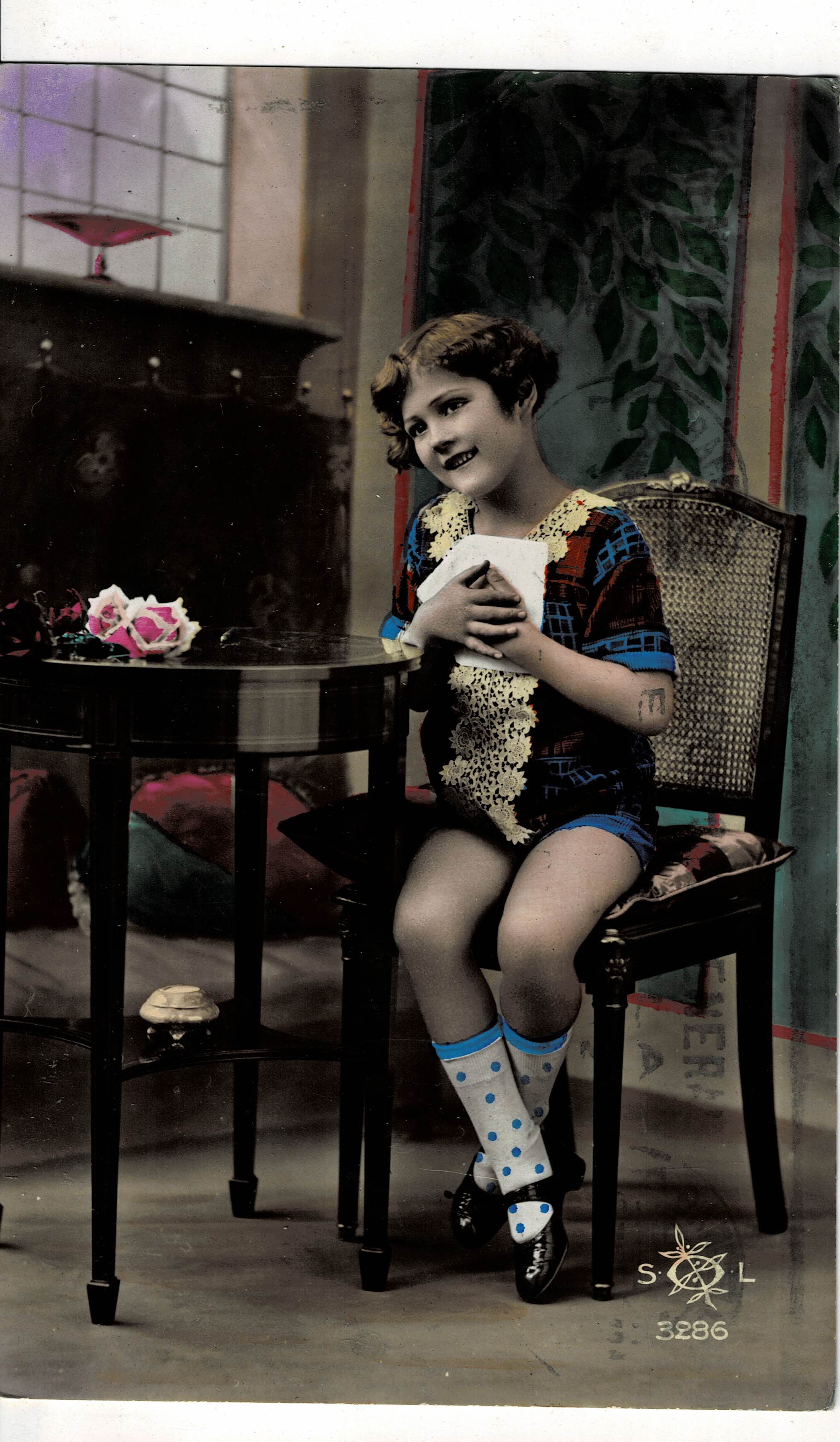 POSTAL DE NIÑOS. NIÑA A COLOR.