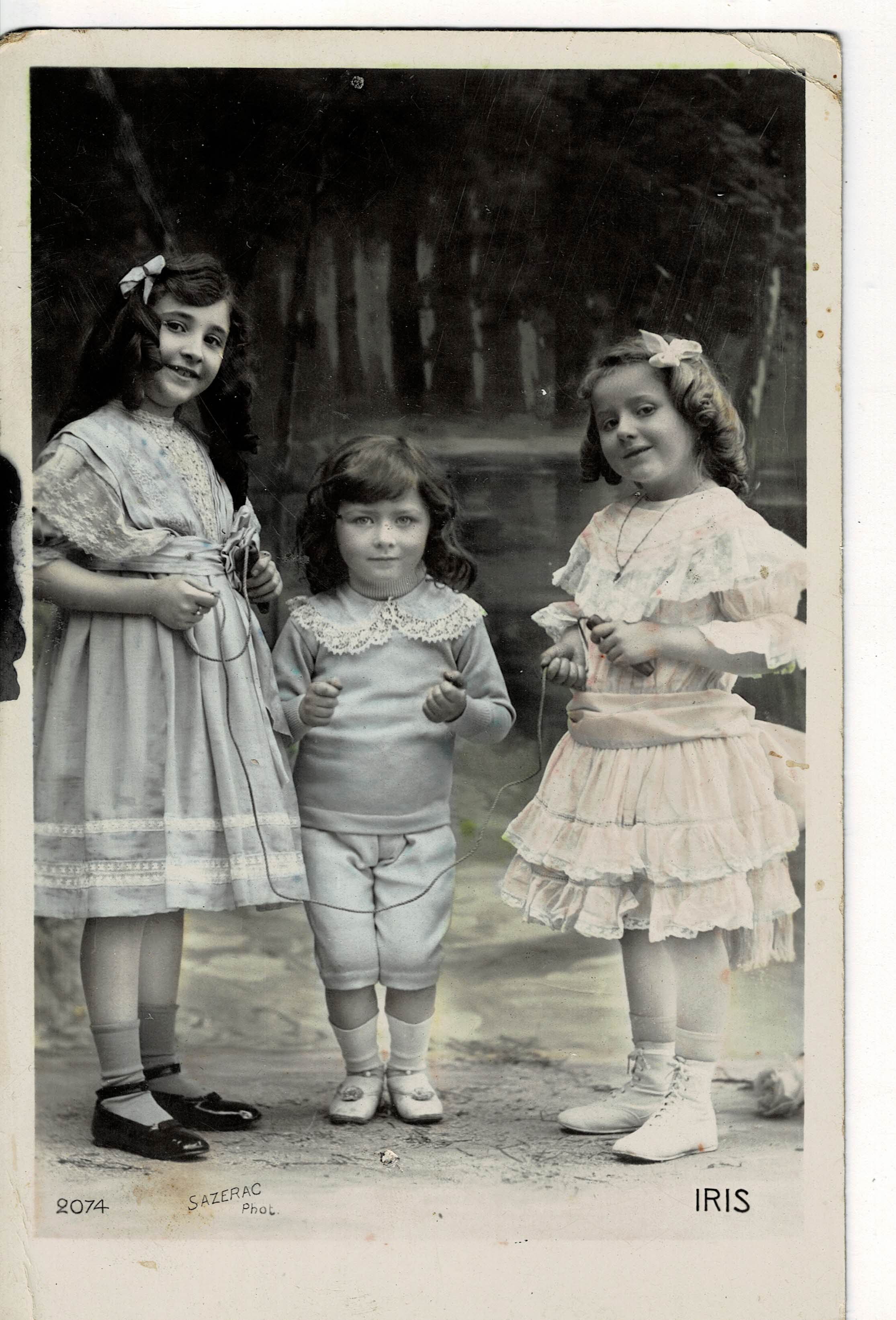 POSTAL DE NIÑOS. NIÑAS.