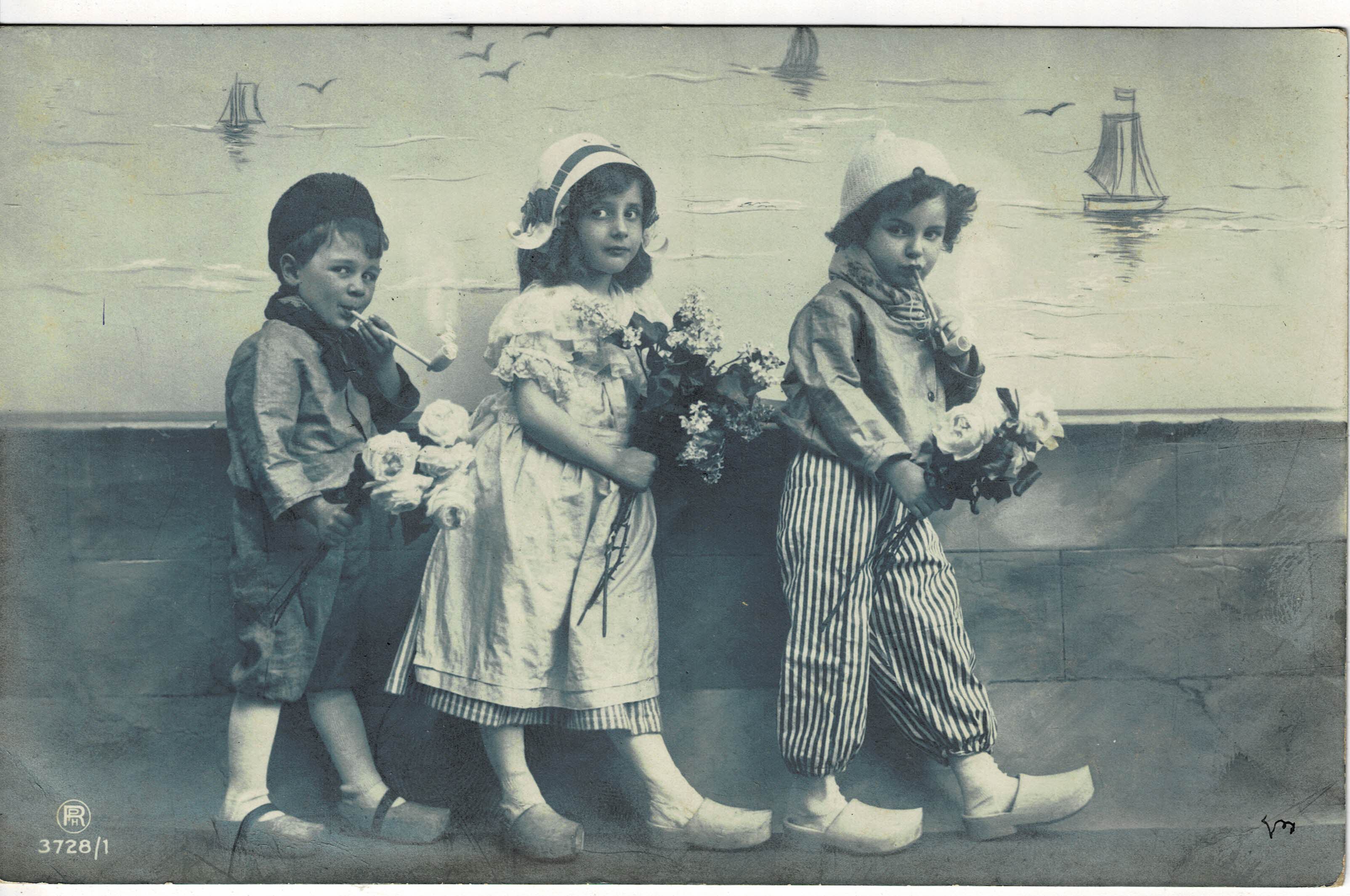 POSTAL DE NIÑOS.