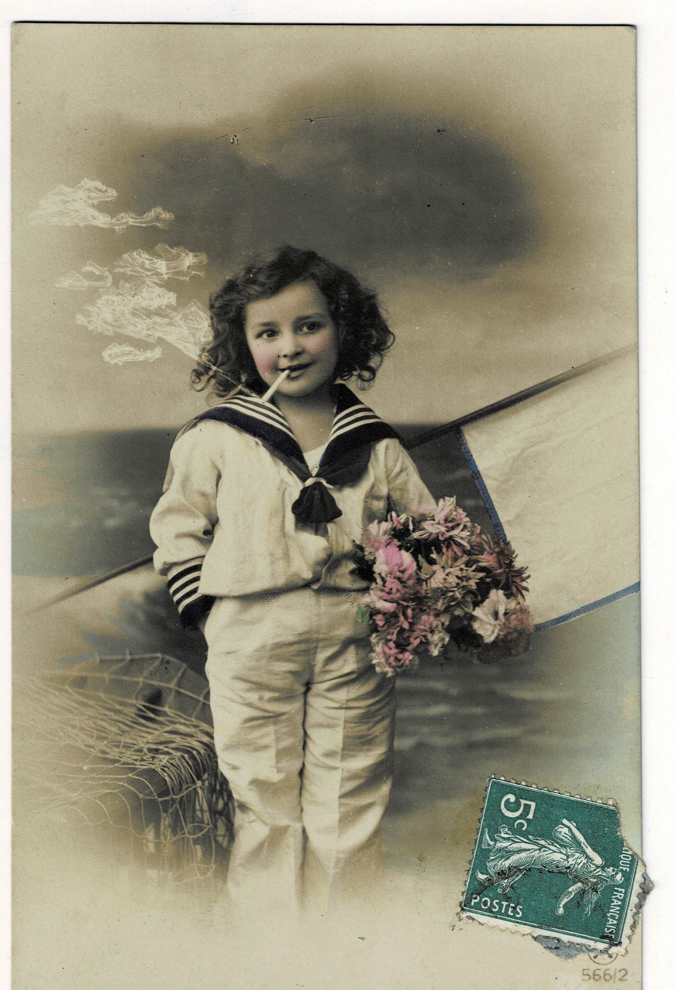 POSTAL DE NIÑOS. NIÑO FUMANDO.