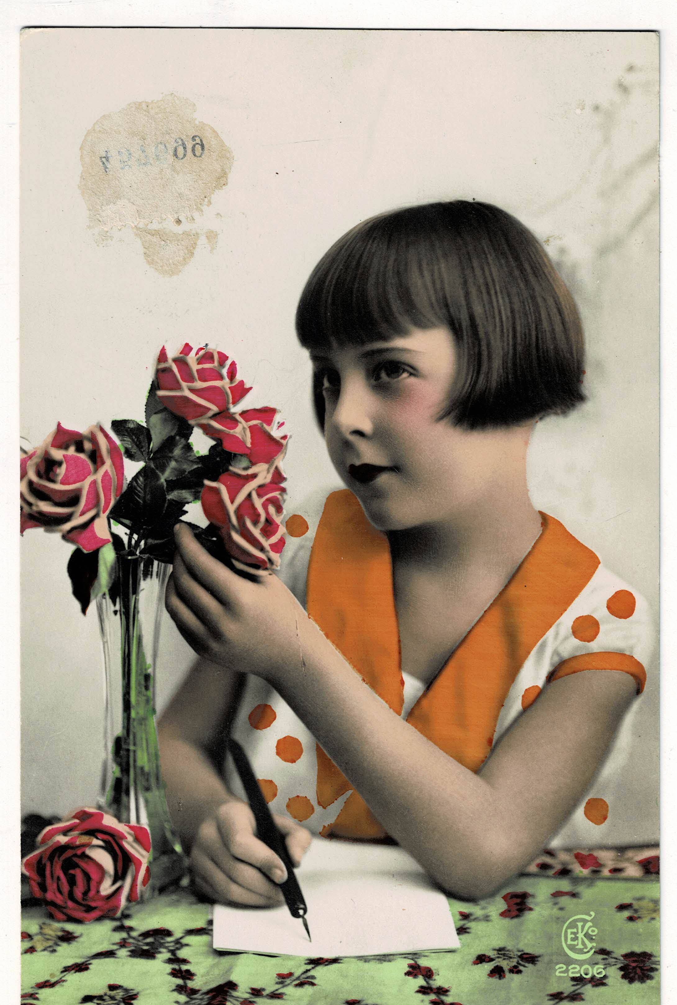 POSTAL DE NIÑOS. NIÑA CON FLORES.
