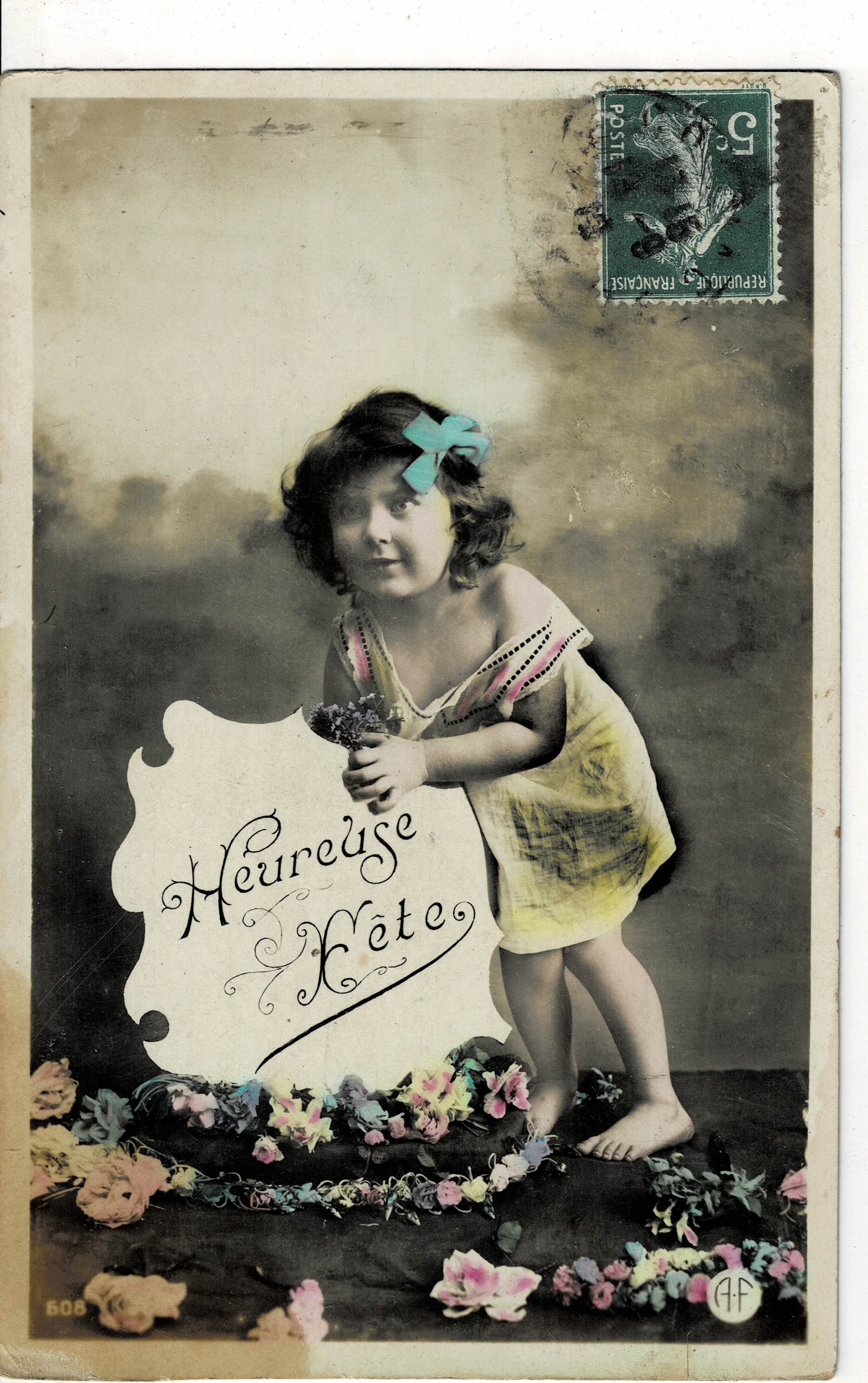 POSTAL DE NIÑOS. NIÑA HEUREUGE FETE.