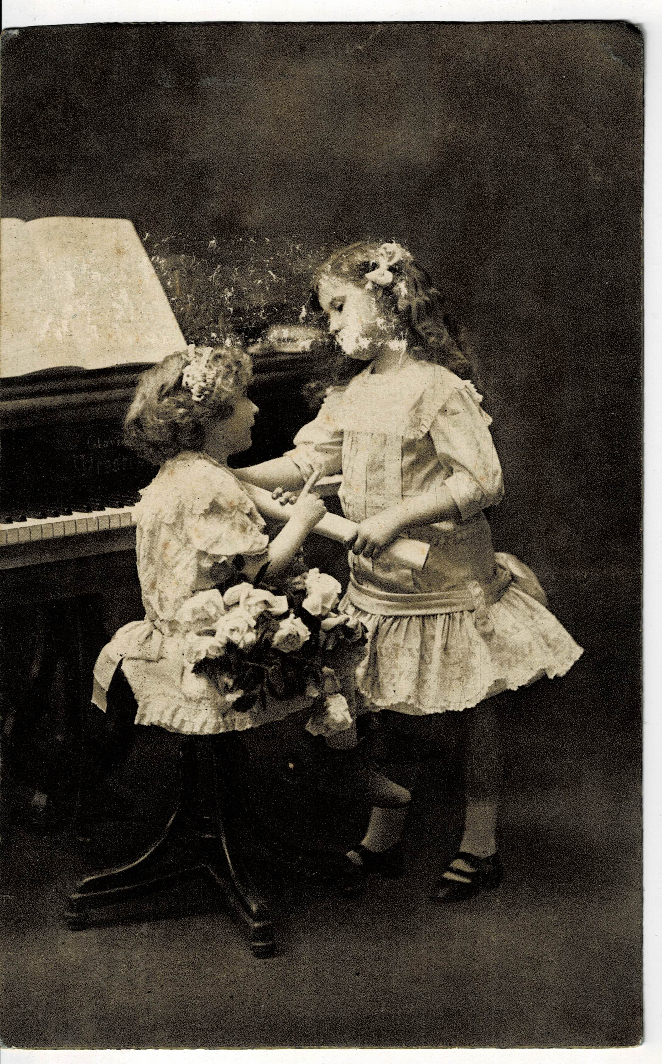 POSTAL DE NIÑOS. NIÑAS SEPIA.