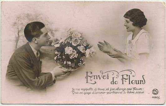 POSTAL DE PAREJAS. ENVOI DE FLEURS