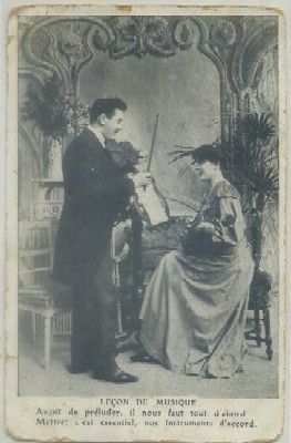 POSTAL DE PAREJA. LEON LE MUSIQUE. AVANT DE PRELUDER