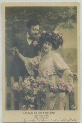 POSTAL DE PAREJA. LES MAINS TIMIDES CÈST L'EMOI