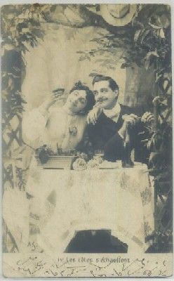 POSTAL DE PAREJA. LES TETES S'ECHAUFFENT