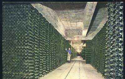 POSTAL CAVA CODORNIU SAN SADURNI DE NOYA - BOTELLAS ENVEJECIENDO