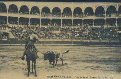 POSTAL ANTIGUA DE SAN SEBASTIAN PLAZA DE TOROS PICADOR ESPERANDO AL TORO