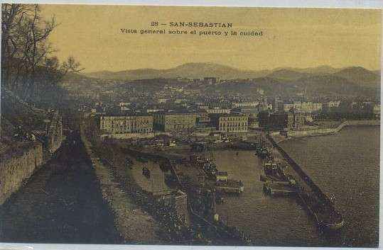 POSTAL ANTIGUA DEL PAIS VASCO. SAN SEBASTIAN. VISTA SOBRE EL PUERTO Y LA CIUDAD