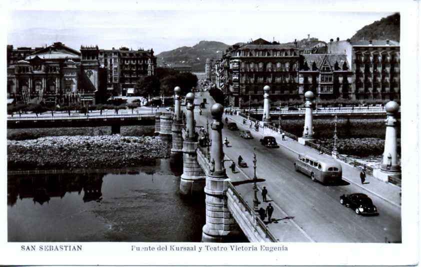 POSTAL DE SAN SEBASTIAN.PUENTE DEL KURSAAL Y TEATRO VICTORIA EUGENIA