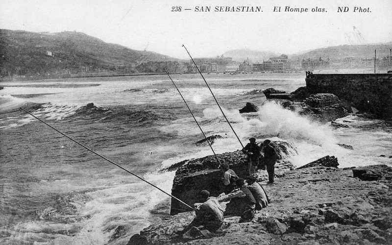 POSTAL DE SAN SEBASTIAN. 238. EL ROMPE OLAS
