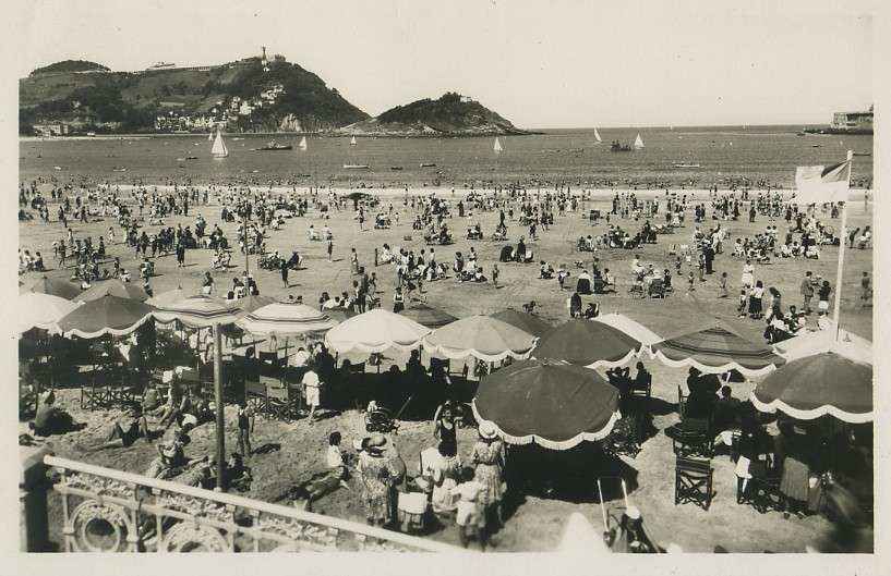 POSTAL DE SAN SEBASTIAN. LA PLAYA VISTA PARCIAL.