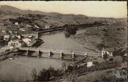 POSTAL DE BEHOBIE. FRONTIERE FRANCO ESPAGNOLE LE PONT INTERNATIONAL.