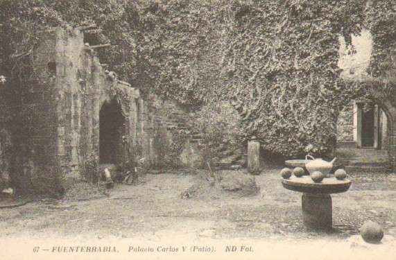 POSTAL ANTIGUA DE FUENTERRABIA. Nº 67. PALACIO CARLOS V. PATIO.