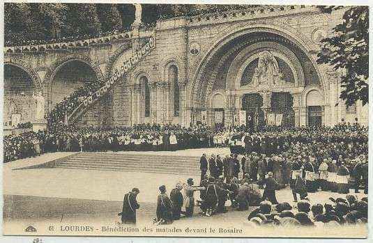 POSTAL RELIGIOSA. LOURDES. BENEDICTION DES MALADES DEVANT LE ROSAIRE