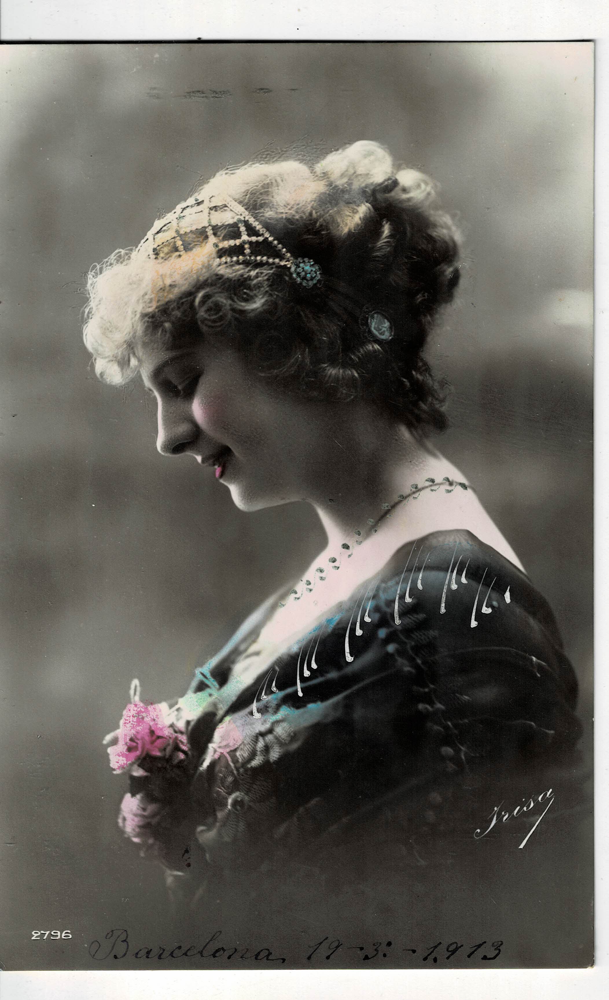 POSTAL ROMANTICA MUJER DE PERFIL.
