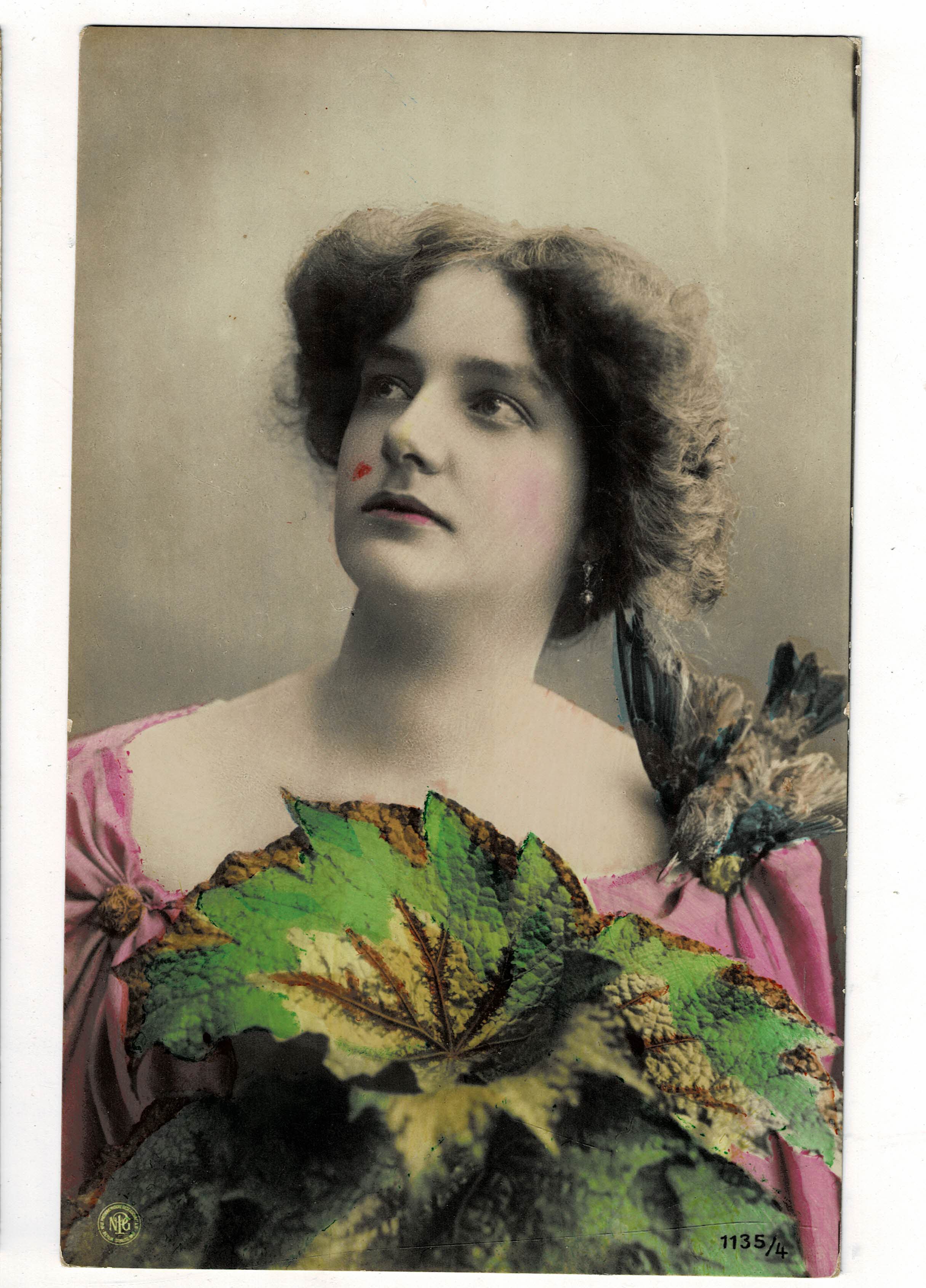 POSTAL ROMANTICA MUJER A COLOR.
