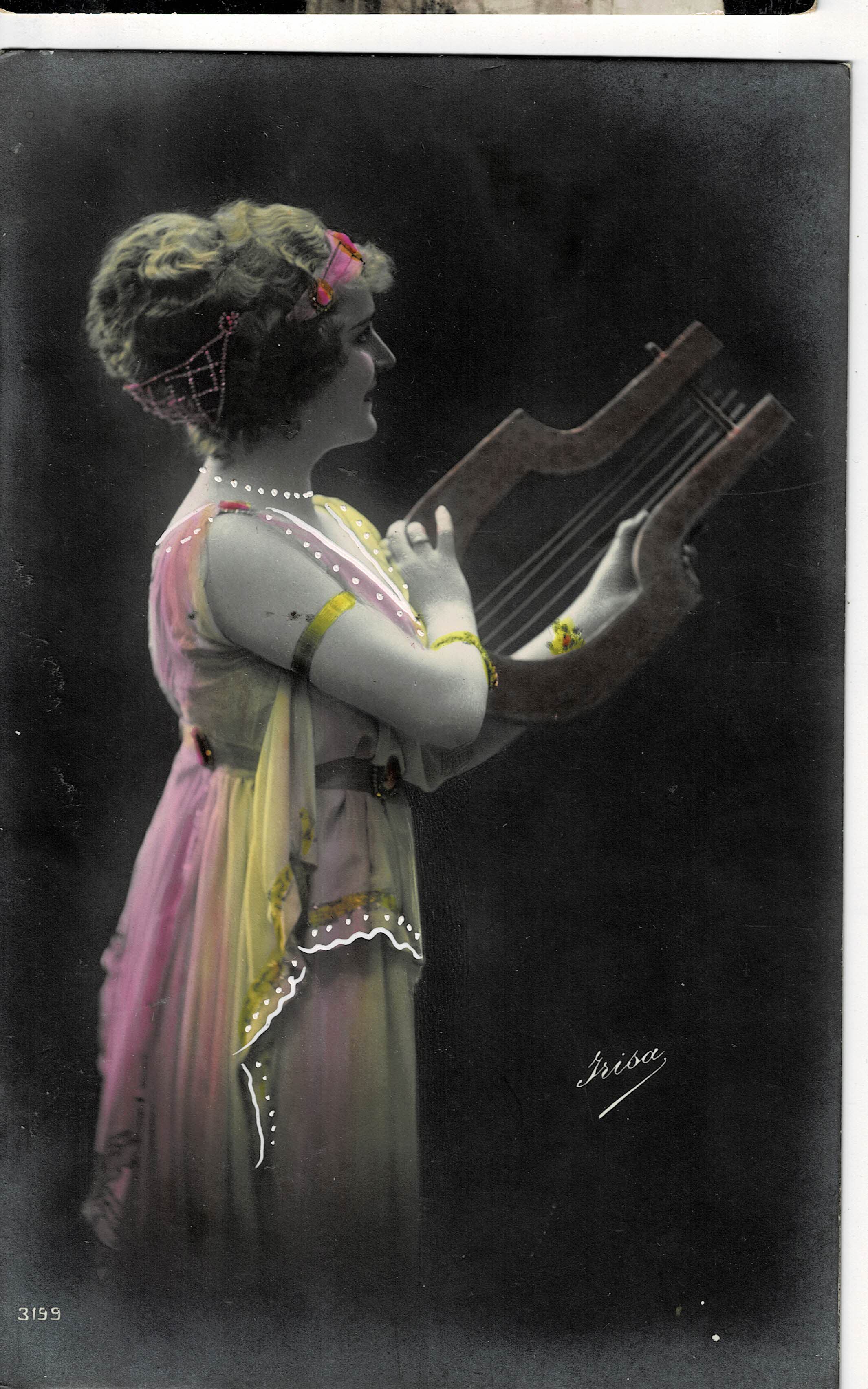 POSTAL ROMANTICA MUJER CON ARPA.