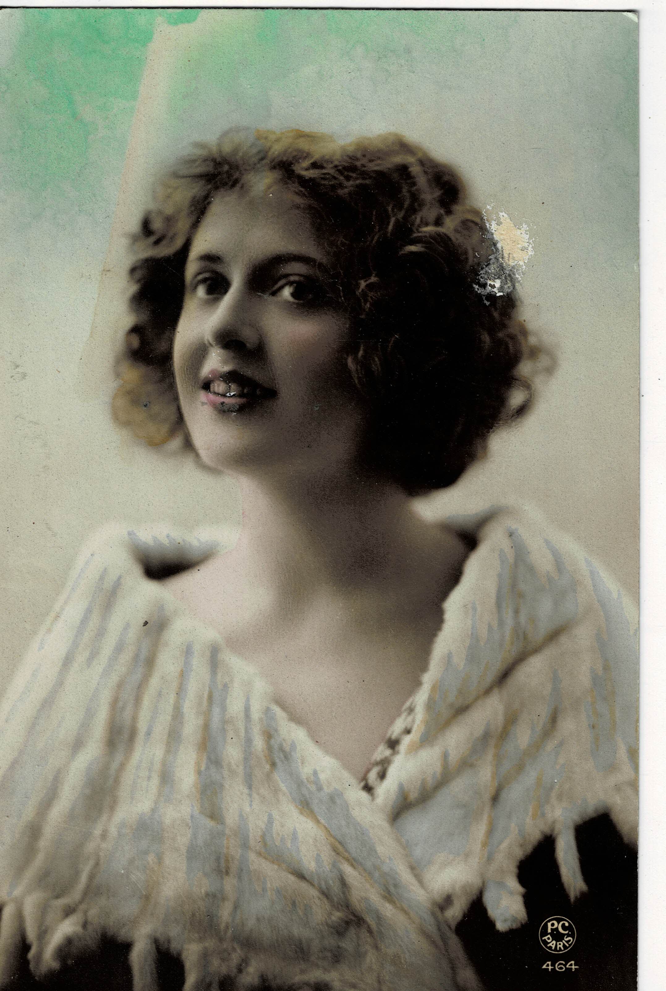 POSTAL ROMANTICA MUJER COLOR.