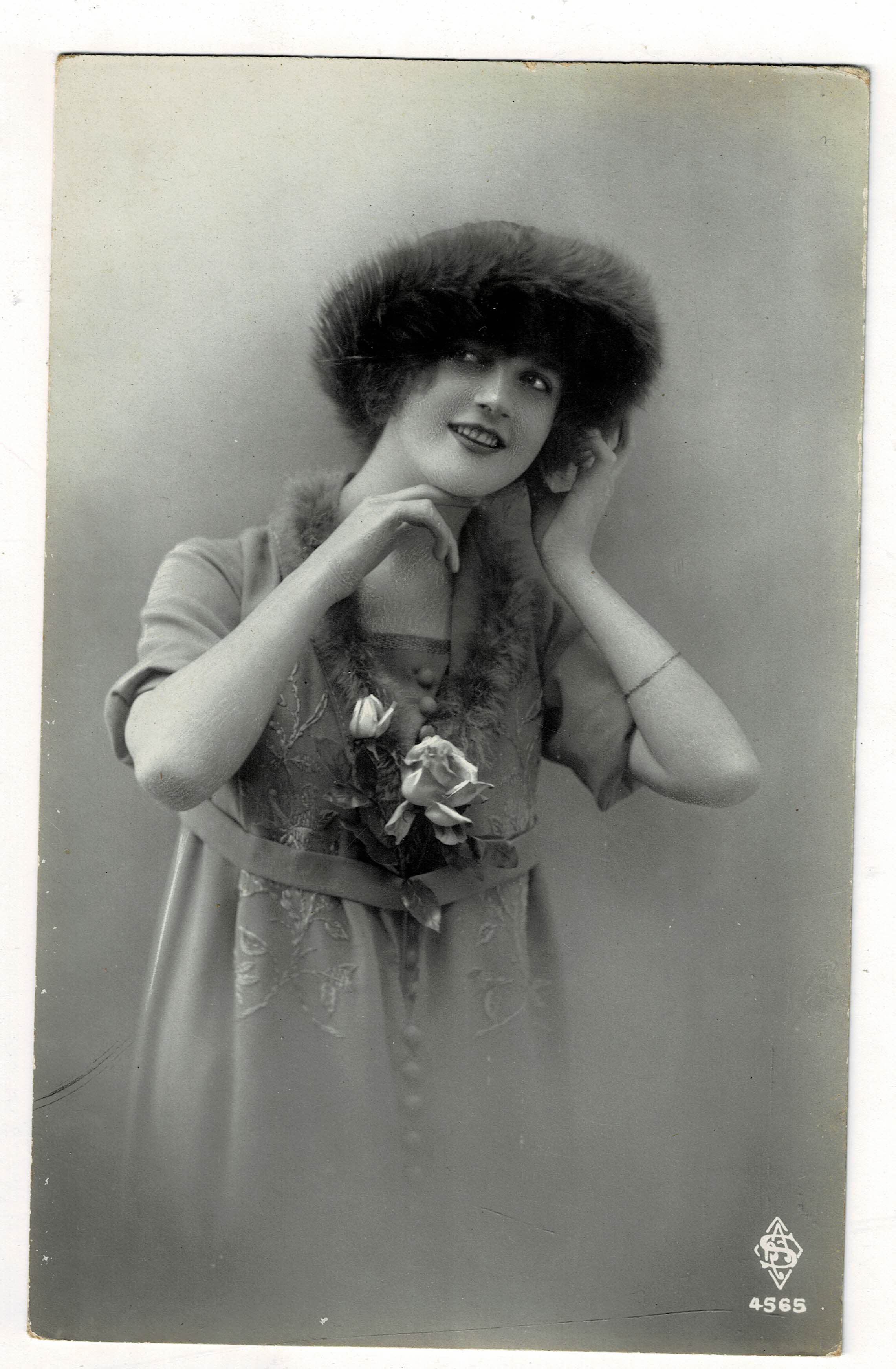 POSTAL ROMANTICA MUJER.