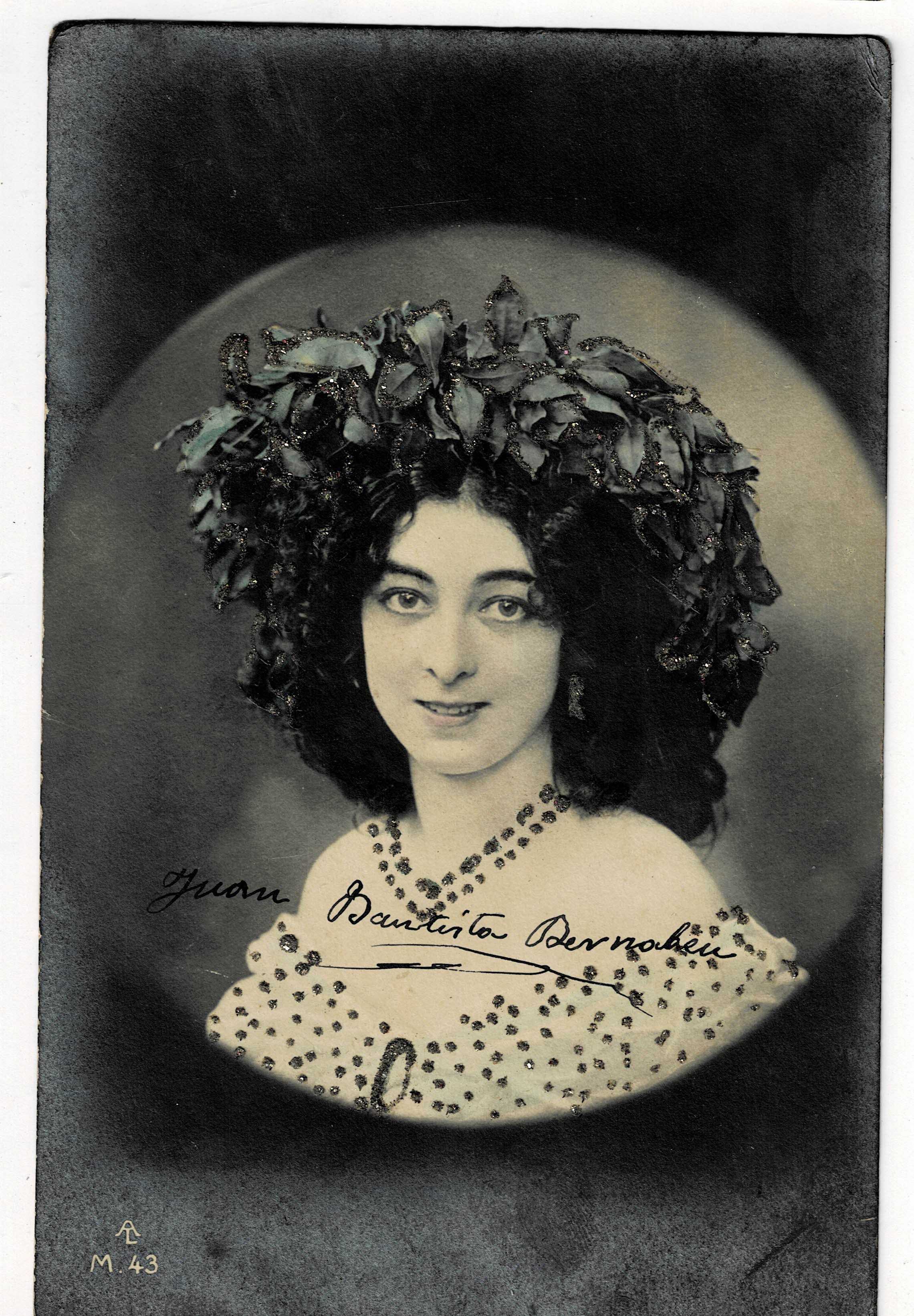 POSTAL ROMANTICA MUJER PURPURINA.
