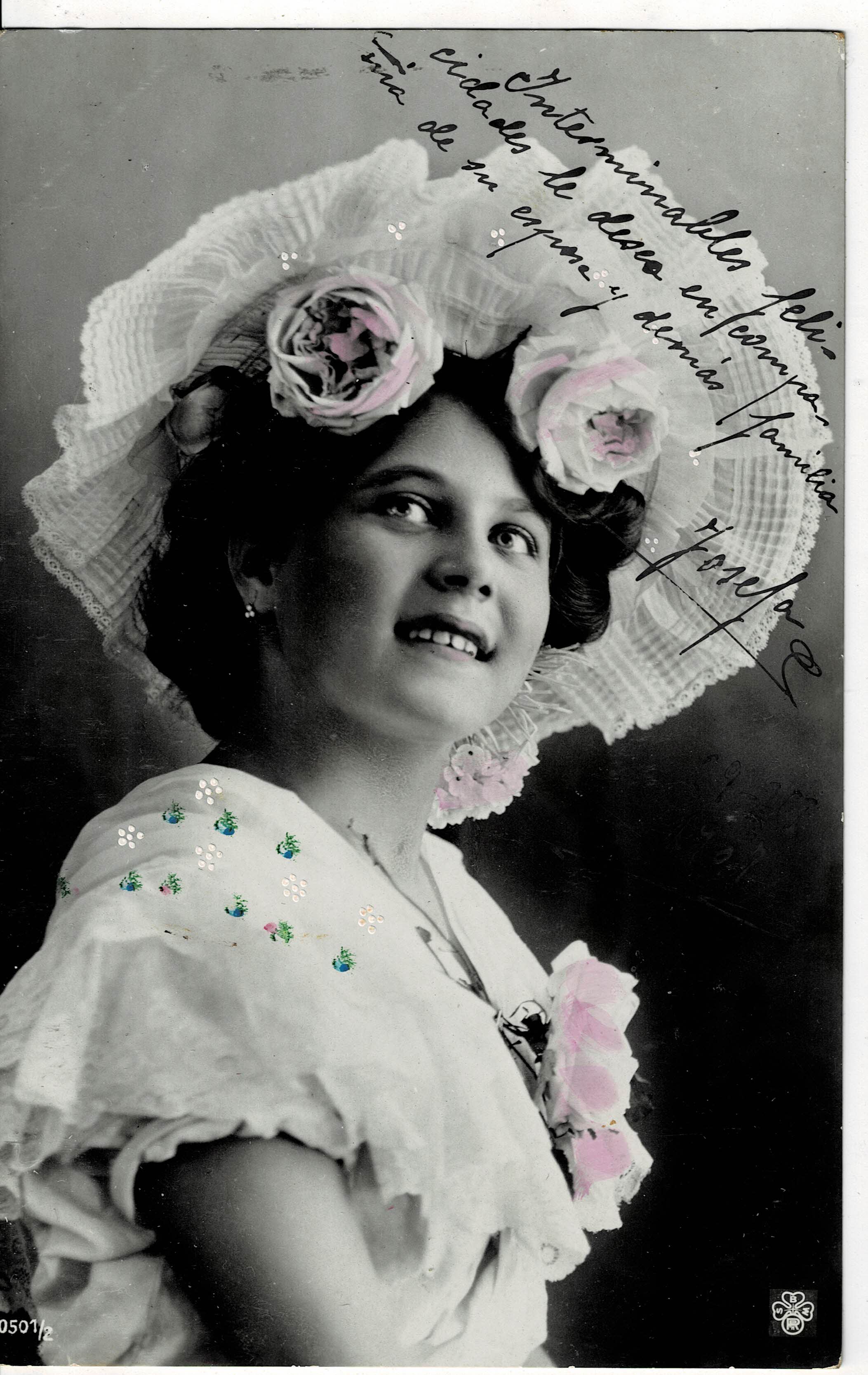 POSTAL ROMANTICA MUJER CON SOMBRERO.