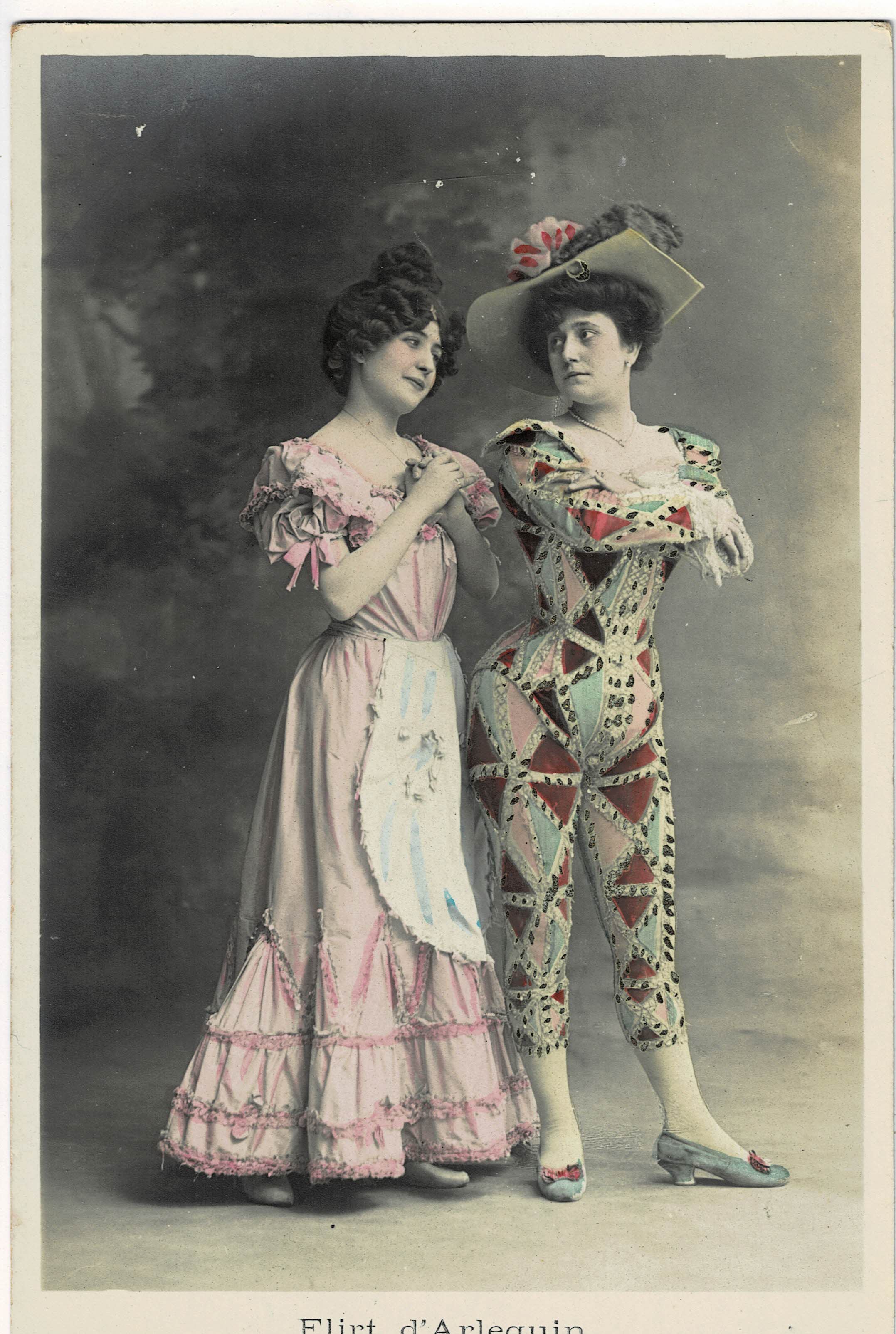 POSTAL ROMANTICA MUJERES ARLEQUIN.