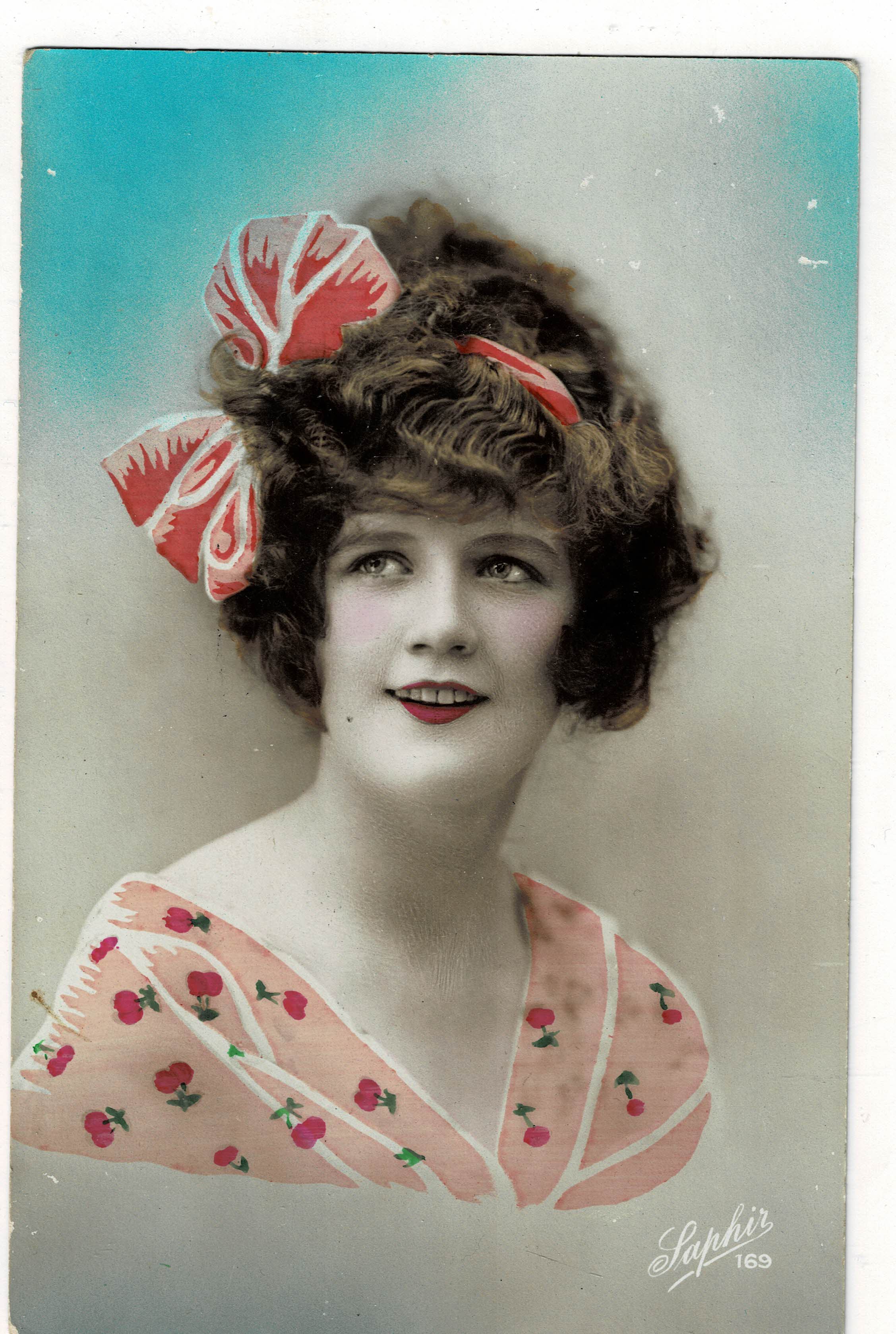 POSTAL ROMANTICA MUJER CON LAZO.