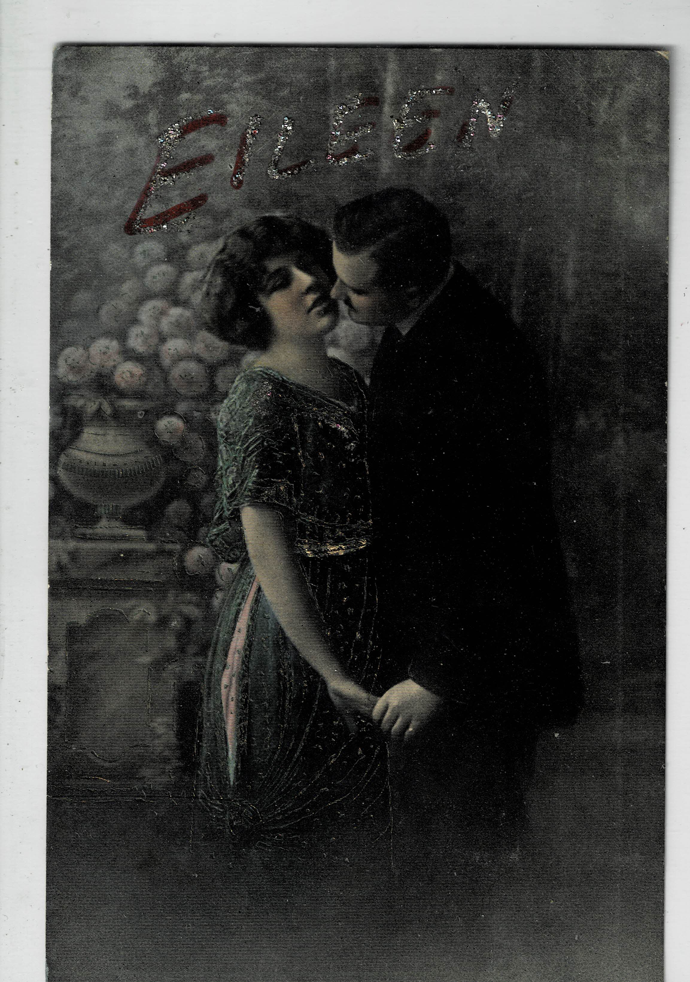 POSTAL ROMANTICA PAREJA CON LA PALABRA EILEEN EN PURPURINA.
