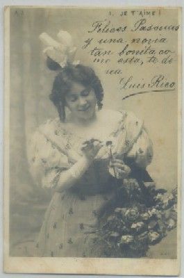 POSTAL ROMANTICA FRANCESA. SEÑORITA CON FLORES