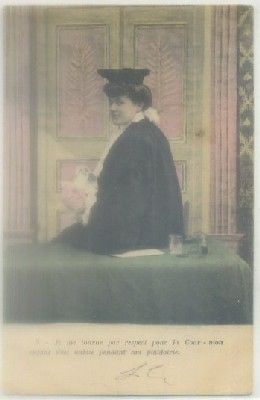 POSTAL ROMANTICA: JE ME TOURNE PAR RESPECT POUR LA COUR