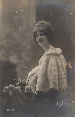 POSTAL ROMANTICA. SEÑORITA