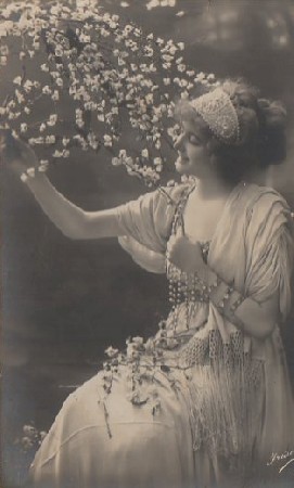 POSTAL ROMANTICA. SEÑORITA